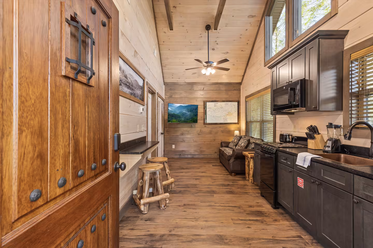 1 bedroom 1 bath cabin near Gatlinburg, TN