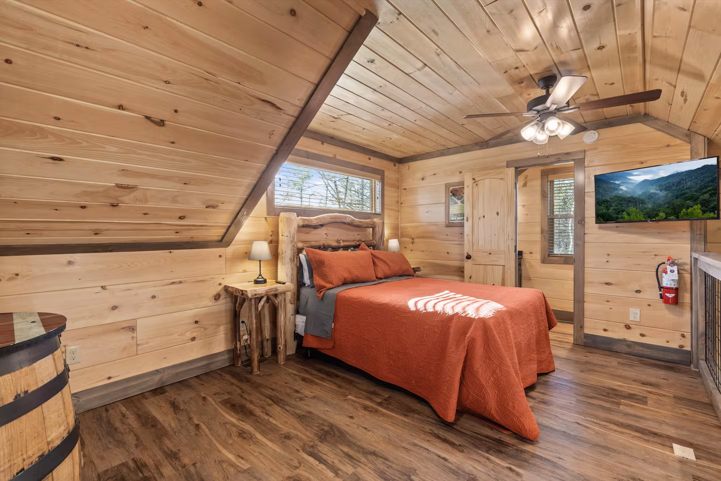 2 bedroom 1.5 bath cabin near Gatlinburg, TN