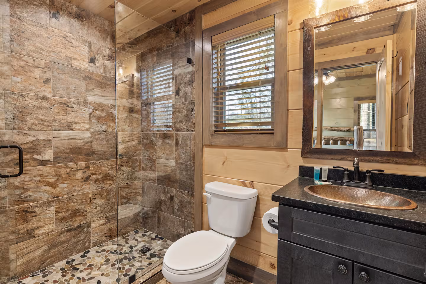 2 bedroom 1.5 bath cabin near Gatlinburg, TN