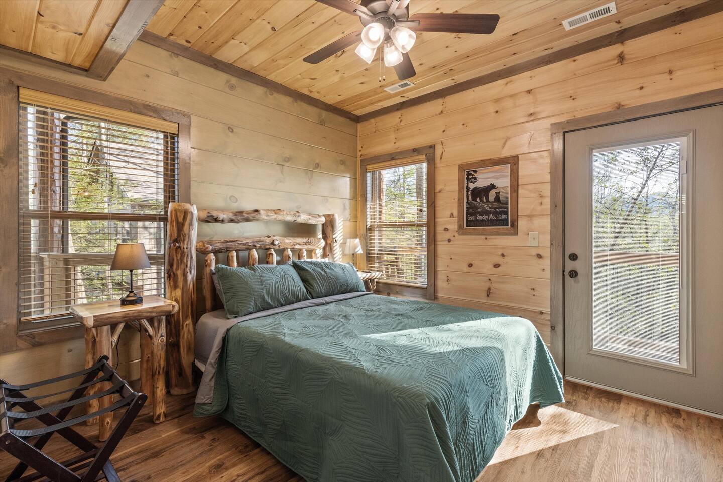 2 bedroom 1.5 bath cabin near Gatlinburg, TN