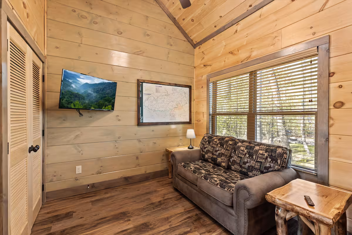 2 bedroom 1.5 bath cabin near Gatlinburg, TN
