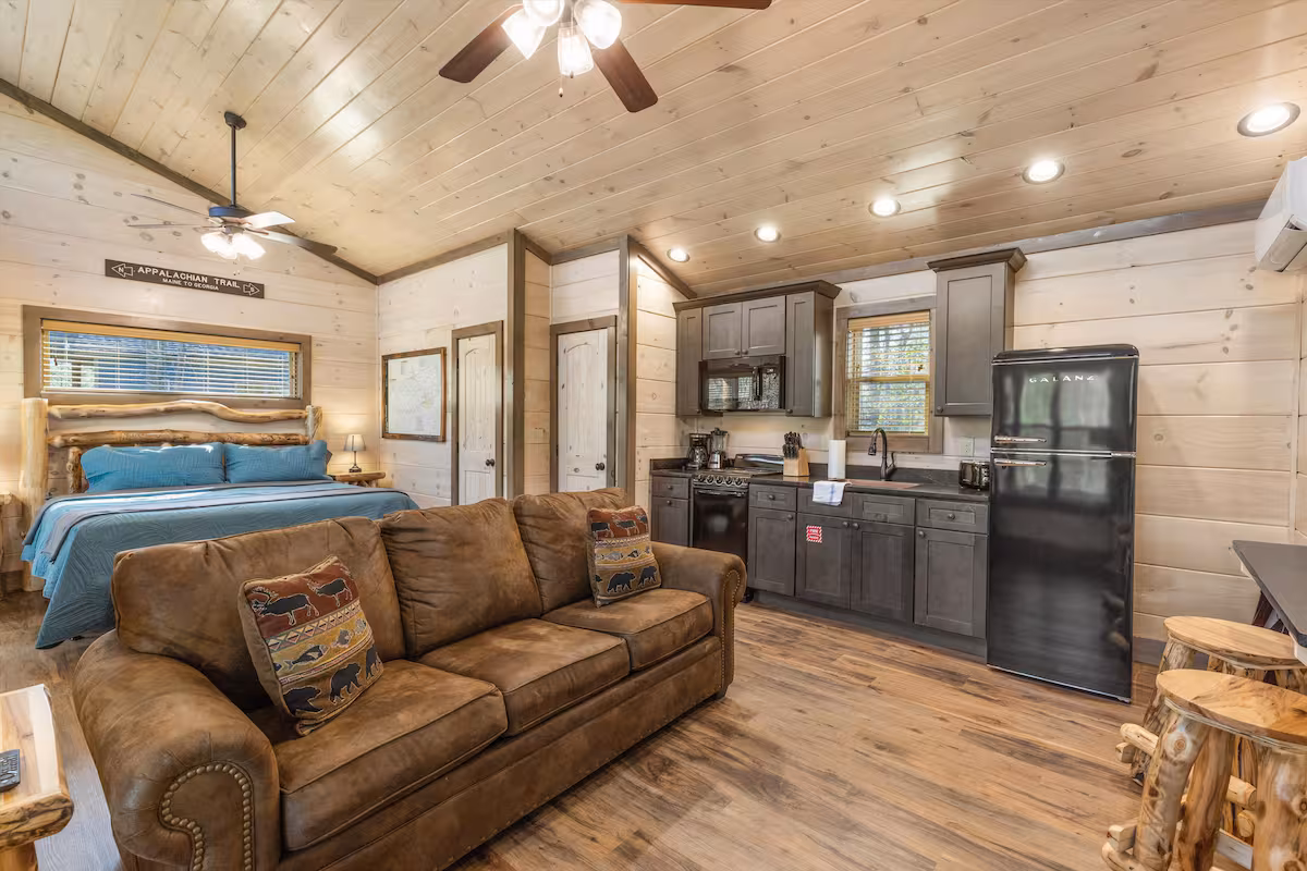 1 bedroom 1 bath cabin near Gatlinburg, TN