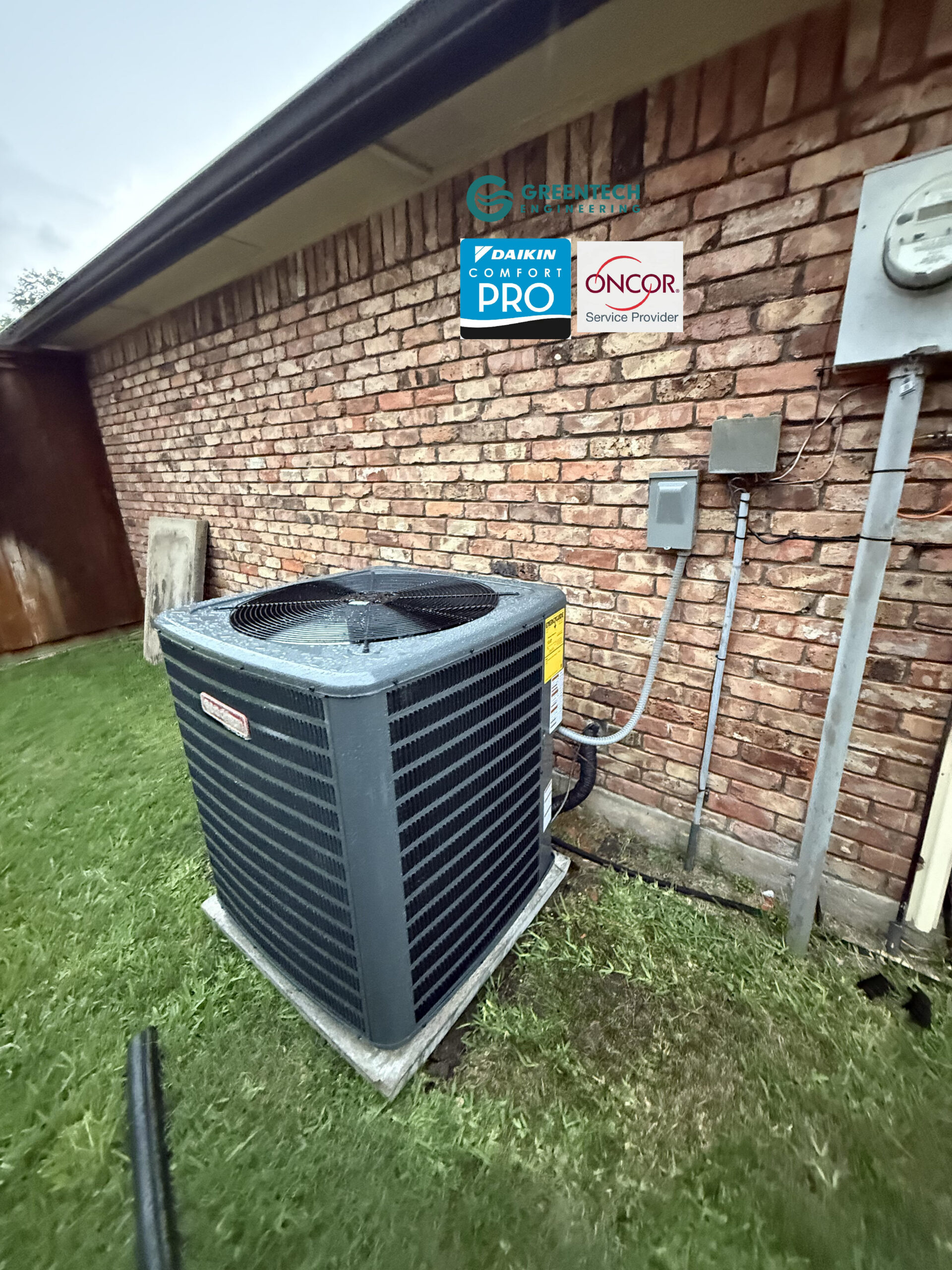 A pristine, newly installed Daikin air conditioning condenser outside a Dallas brick home, featuring Oncor and Daikin Comfort Pro credentials.