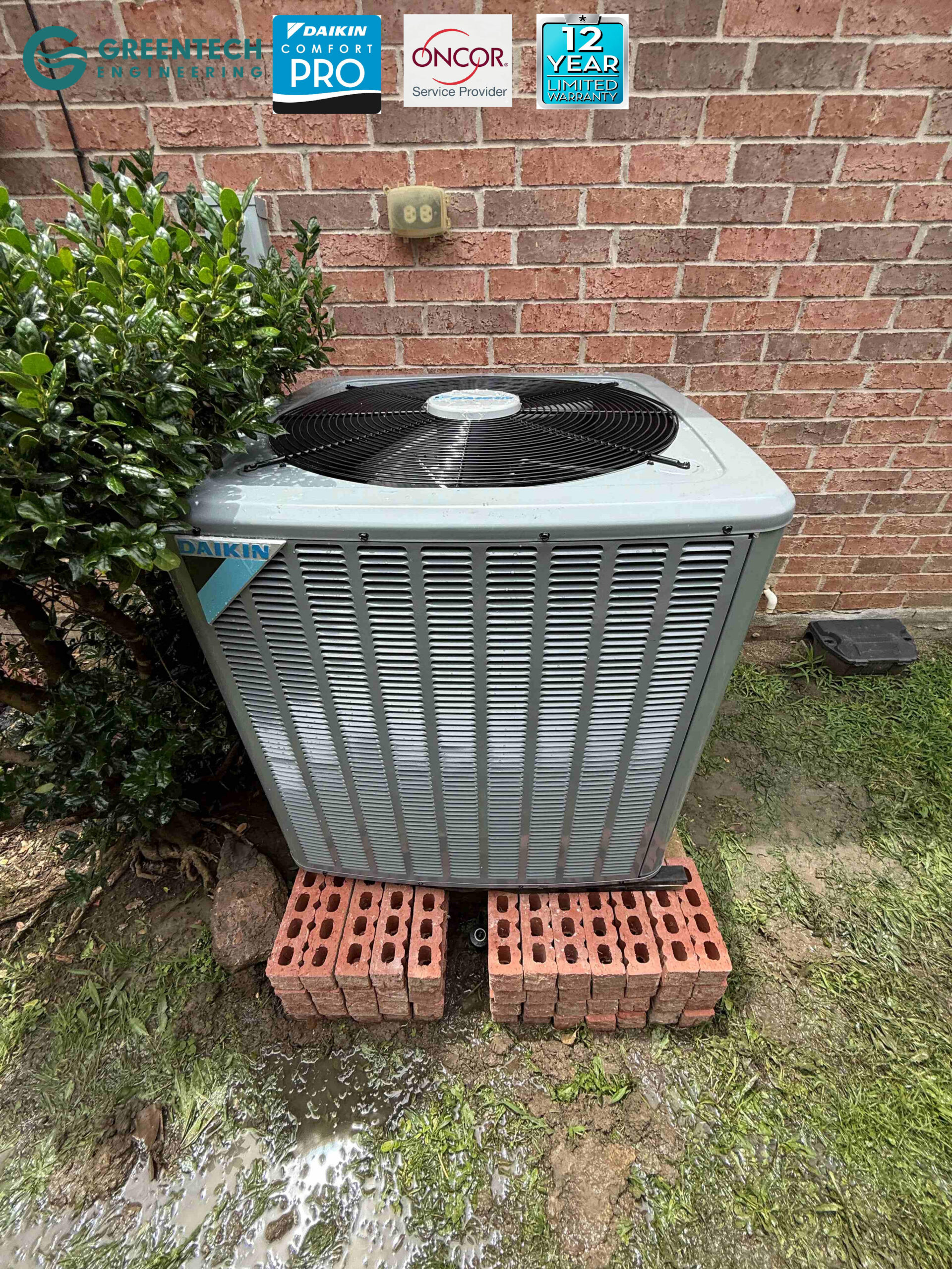 A pristine, newly installed Daikin 4-Ton air conditioning condenser outside a Little Elm home, featuring Daikin Comfort Pro and Oncor Service Provider badges.