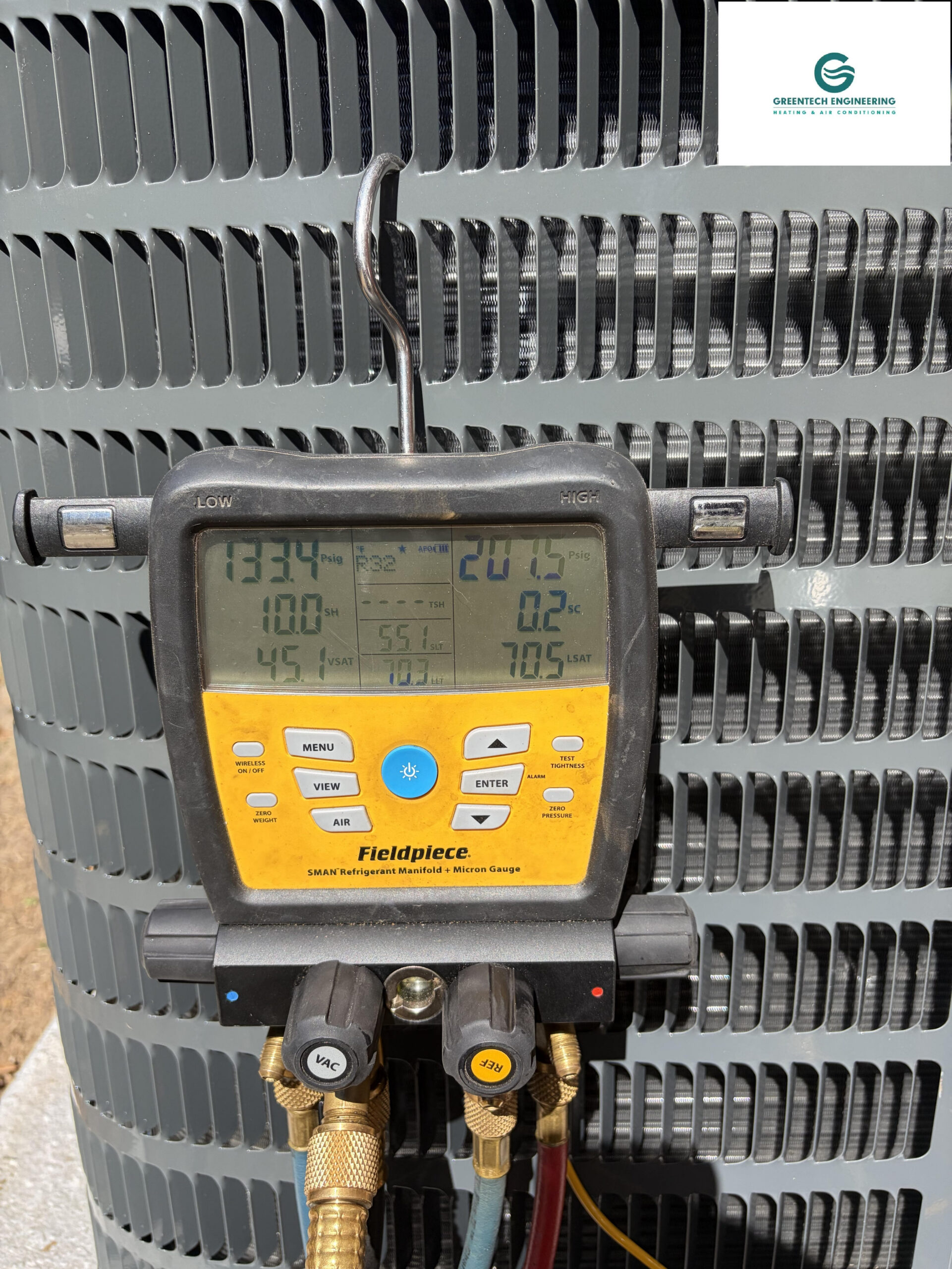 Verifying exact R32 refrigerant pressures and subcooling on a newly installed Goodman AC system in Grand Prairie using digital Fieldpiece manifolds