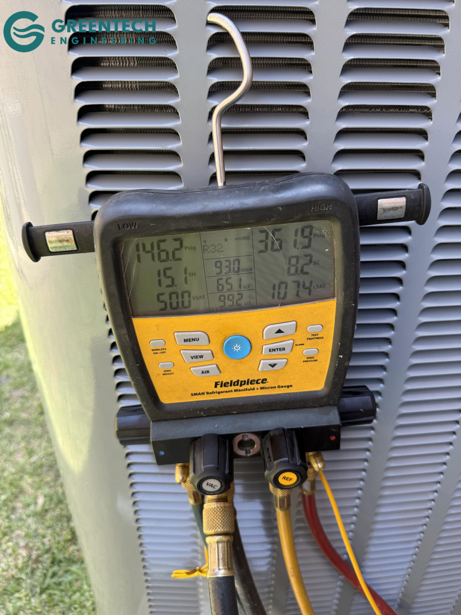 A Fieldpiece digital manifold gauge attached to a new Daikin condenser, reading precise refrigerant pressures and subcooling metrics.