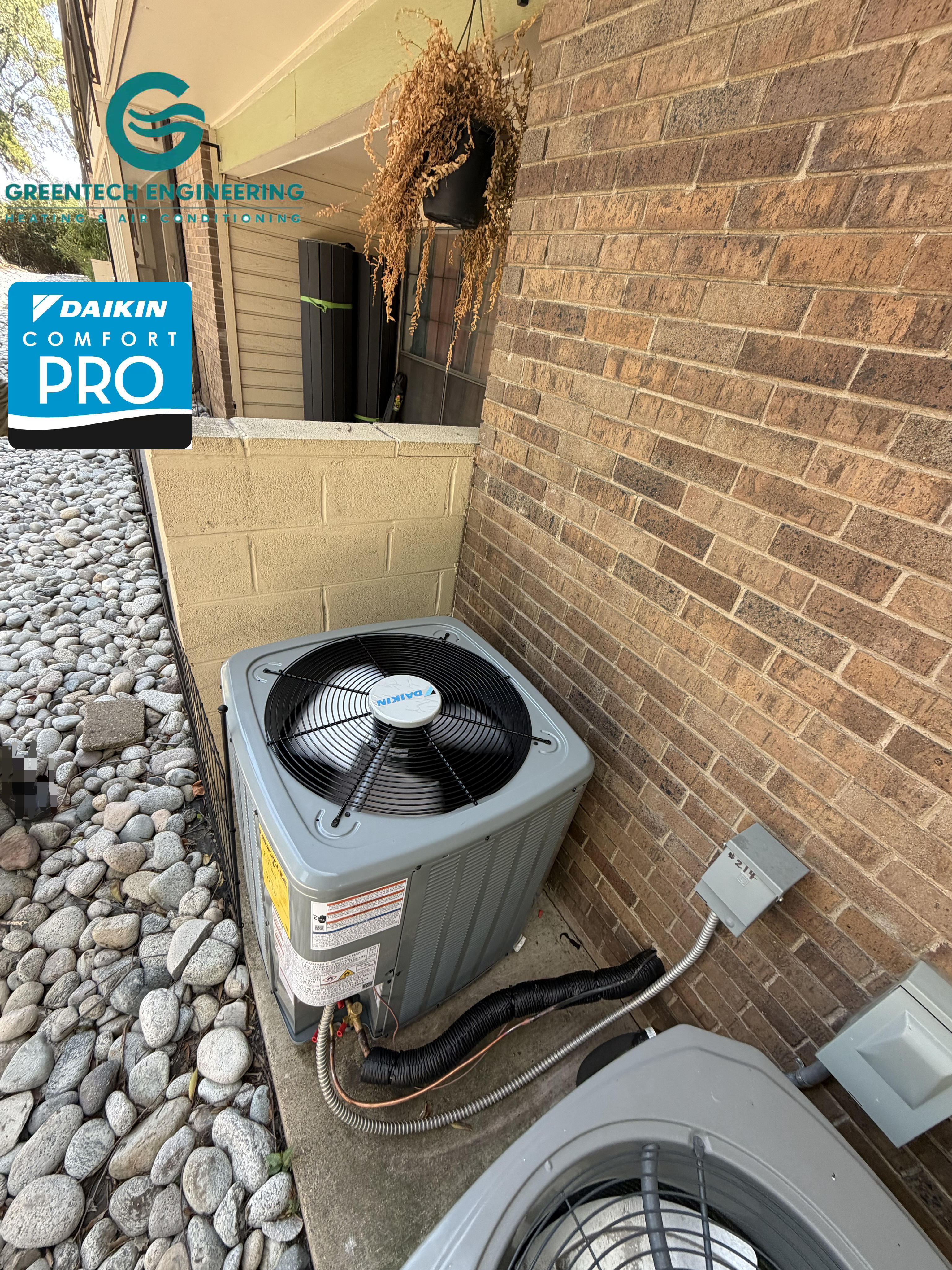 New Daikin R-32 heat pump installed at a Dallas 75211 home