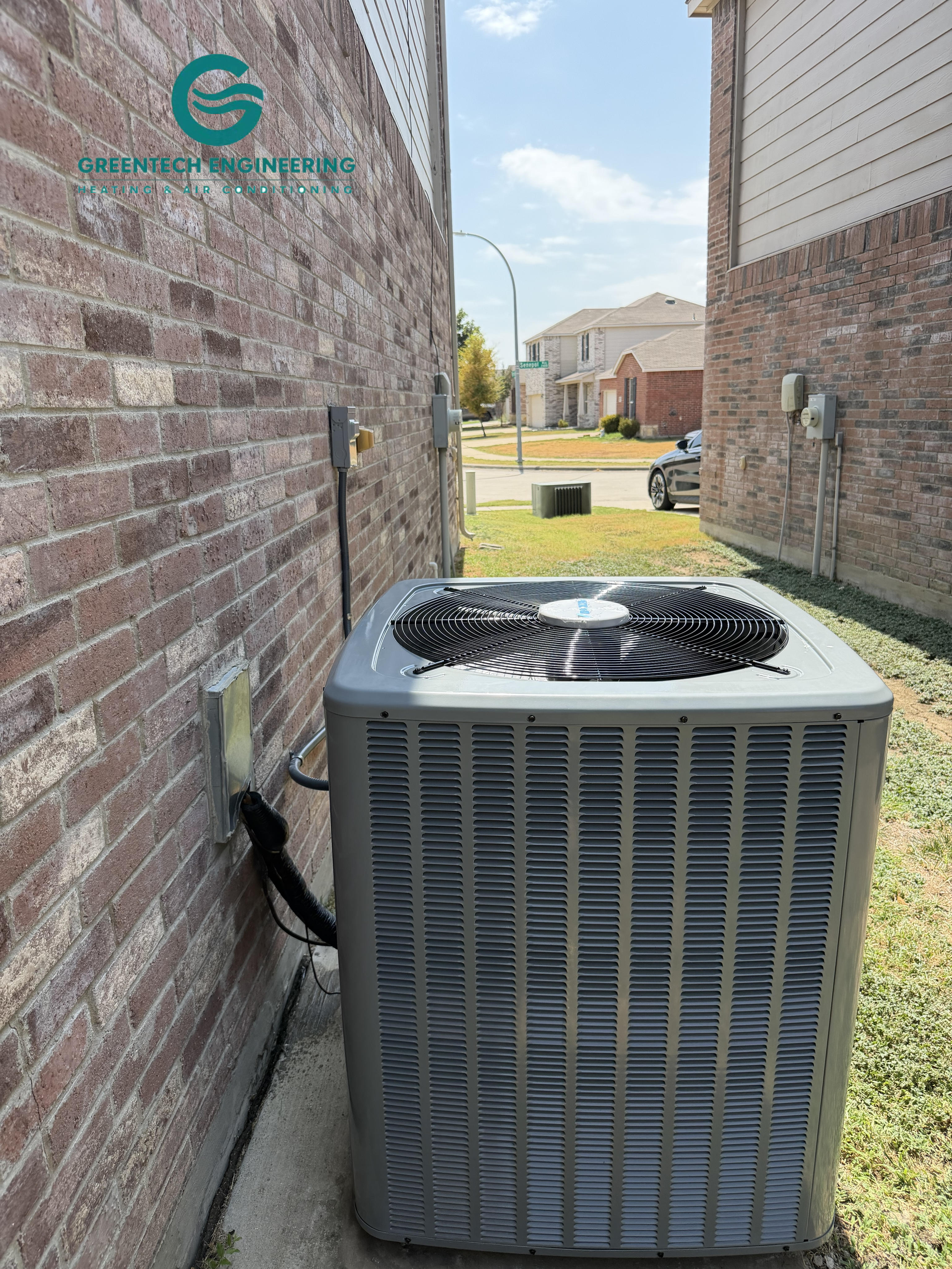 New nominal 5-ton Daikin R-32 heat pump installed in Fort Worth TX 76131