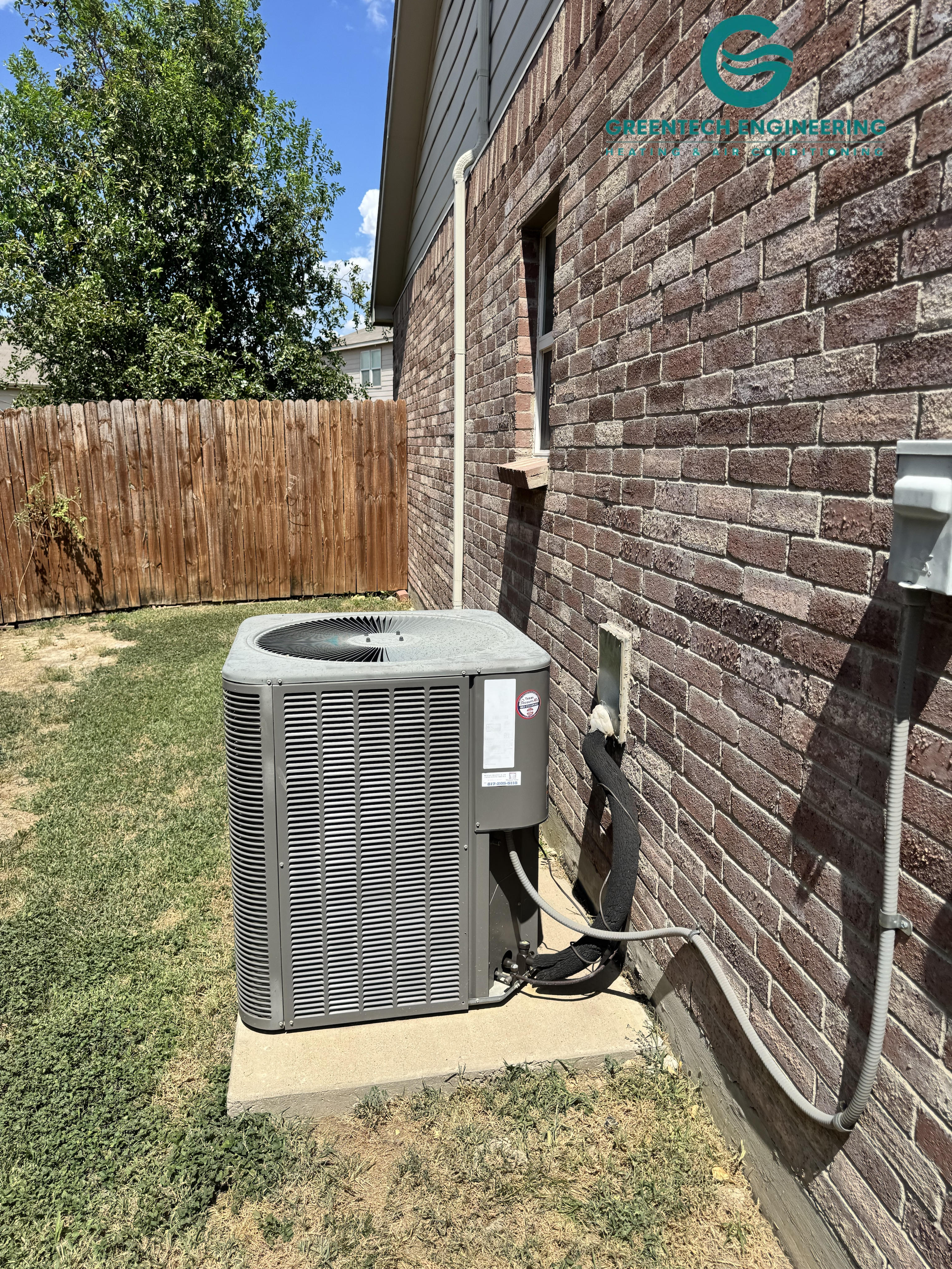 Existing nominal 4-ton Lennox heat pump before replacement in Fort Worth