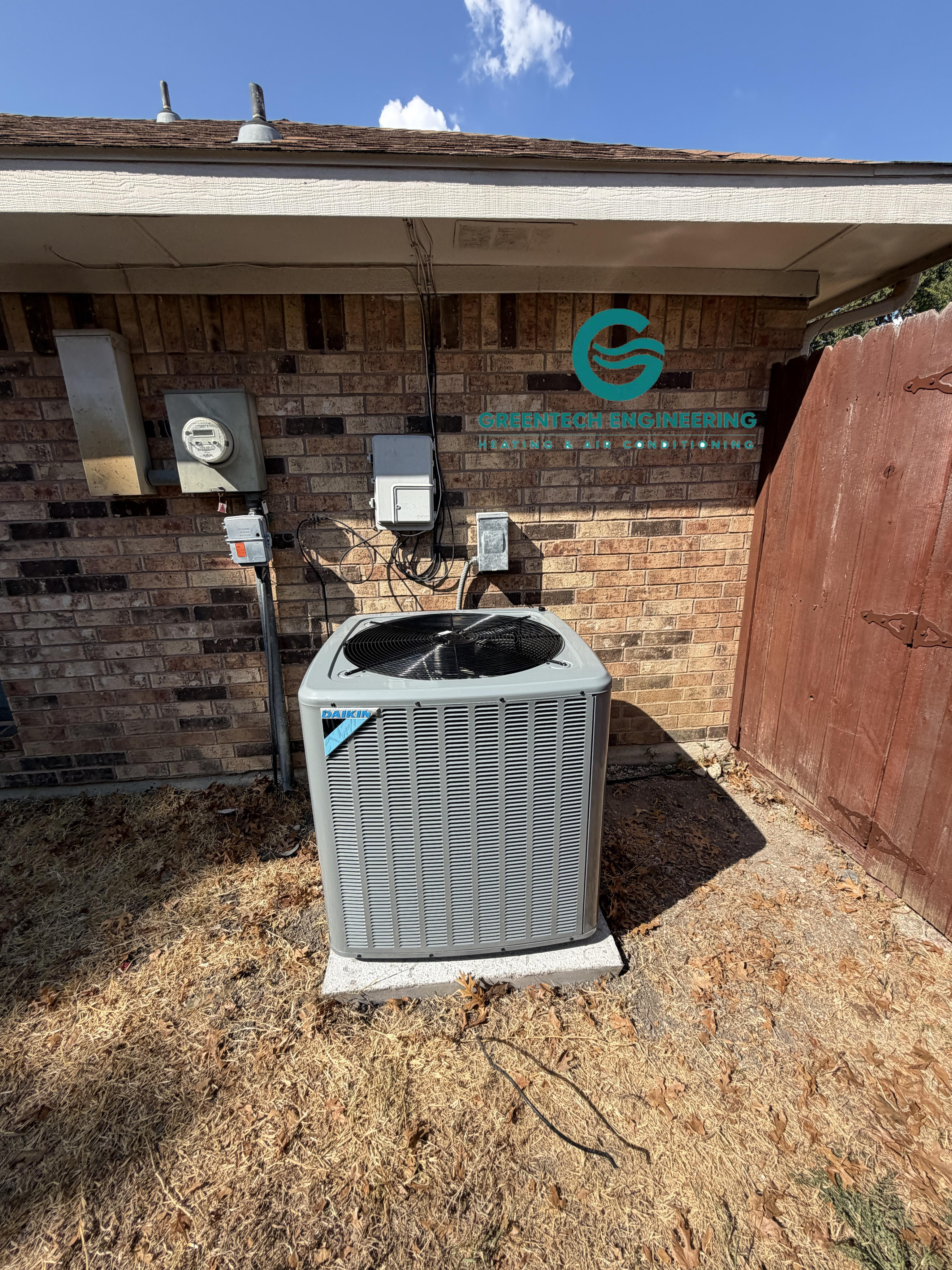 New nominal 4-ton Daikin R-32 air conditioner installed in Allen TX 75002