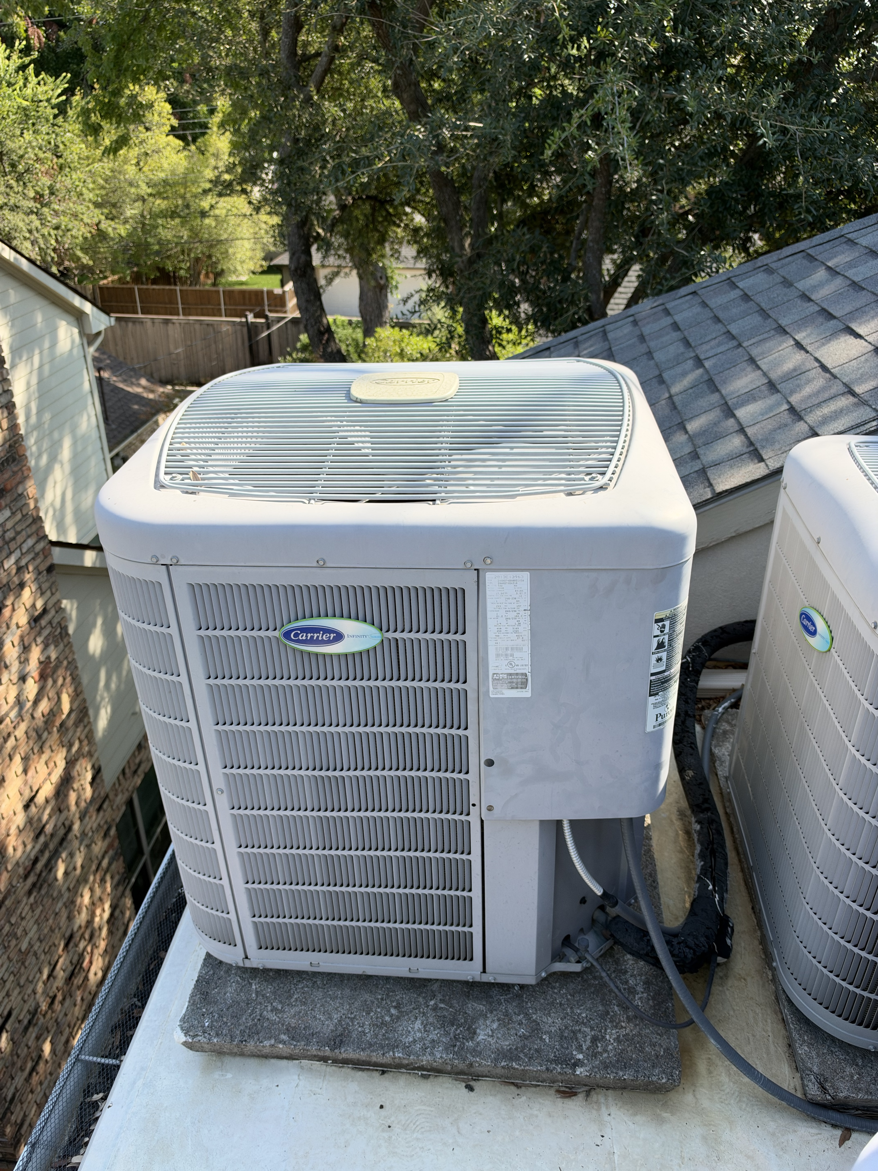 Carrier rooftop condenser before a Highland Park 75205 HVAC replacement