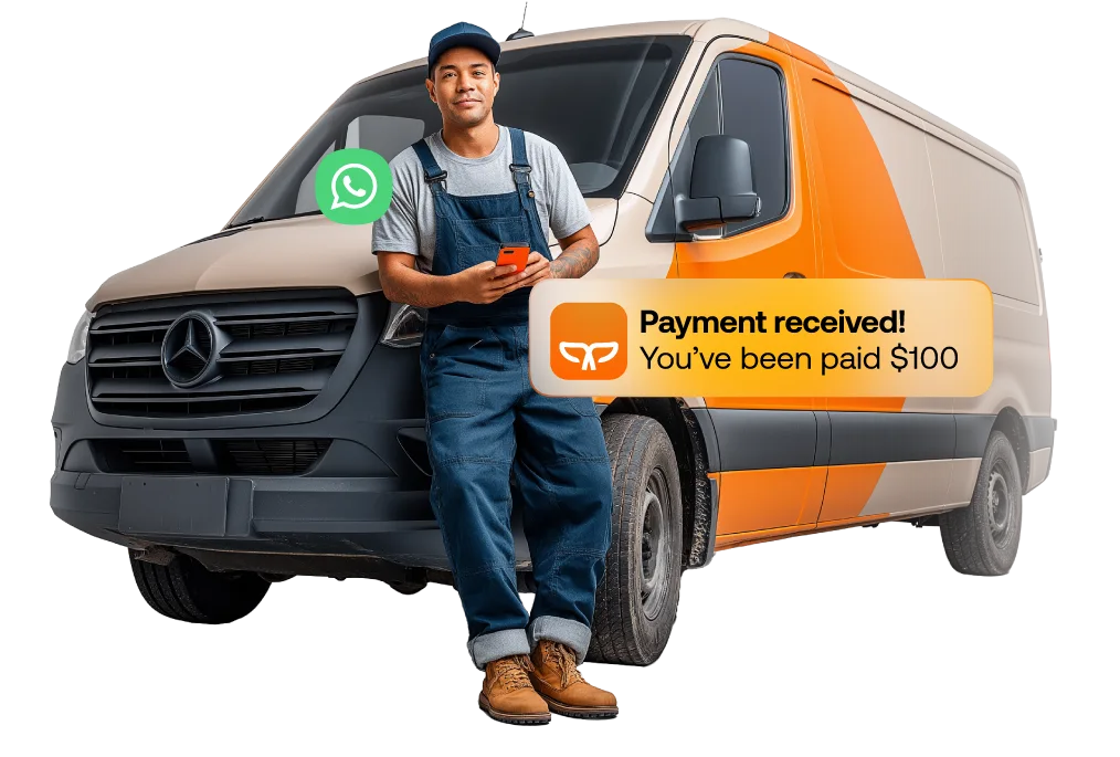 Mecánico apoyado en una van cobra a través de WhatsApp con un link de pago Payphone.