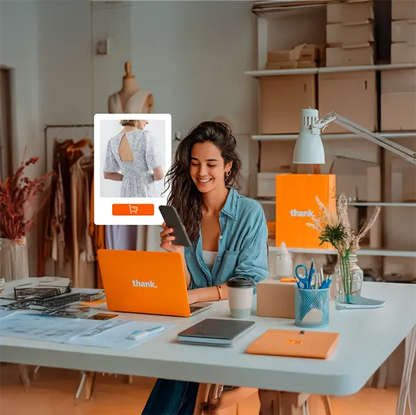 Mujer implementa una página web simple para su tienda en línea y cobra con la cajita de pagos de Payphone.