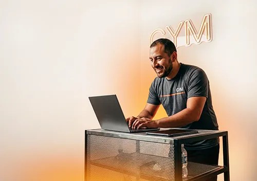 Emprendedor utiliza Payphone como método de pago en su gimnasio.