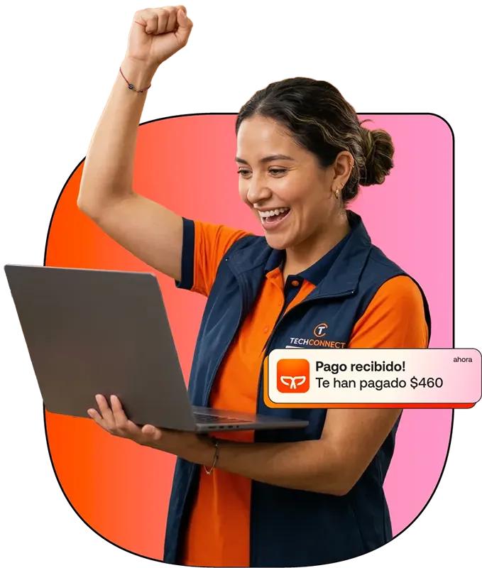 Emprendedora celebra cobro recibido con Payphone desde su celular en Ecuador.