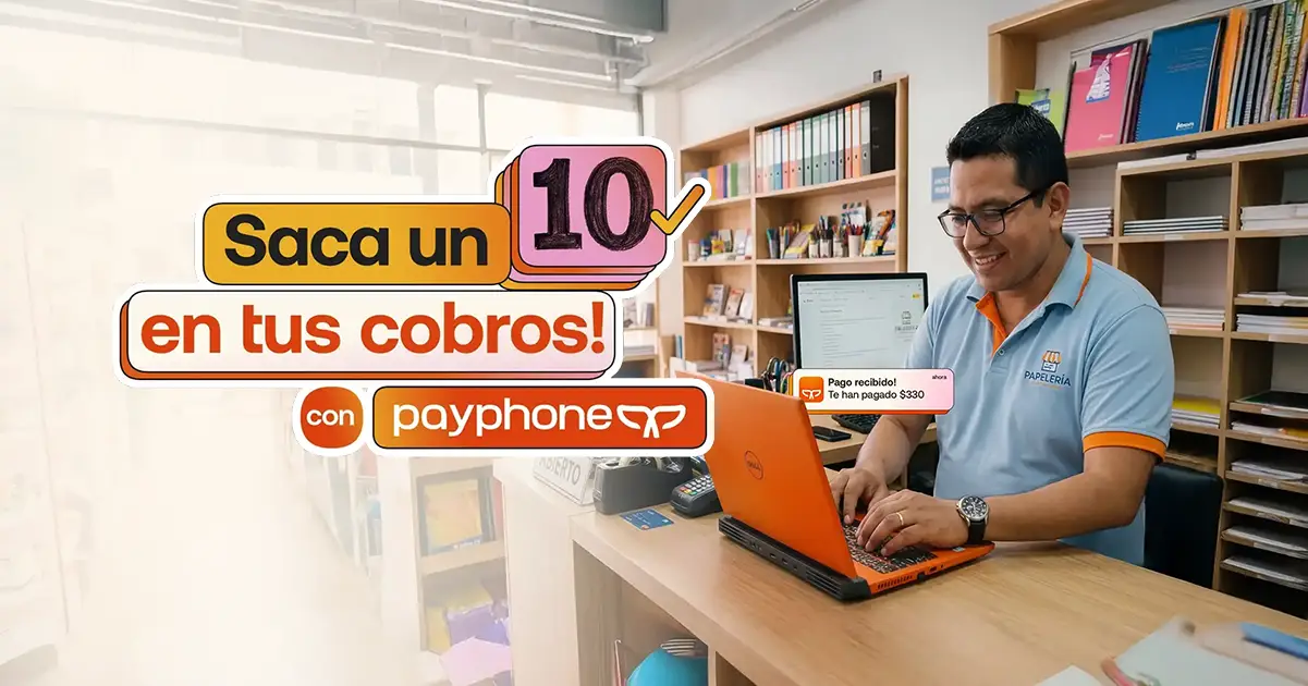 Dueño de papelería recibe pago usando Payphone Business en Ecuador.