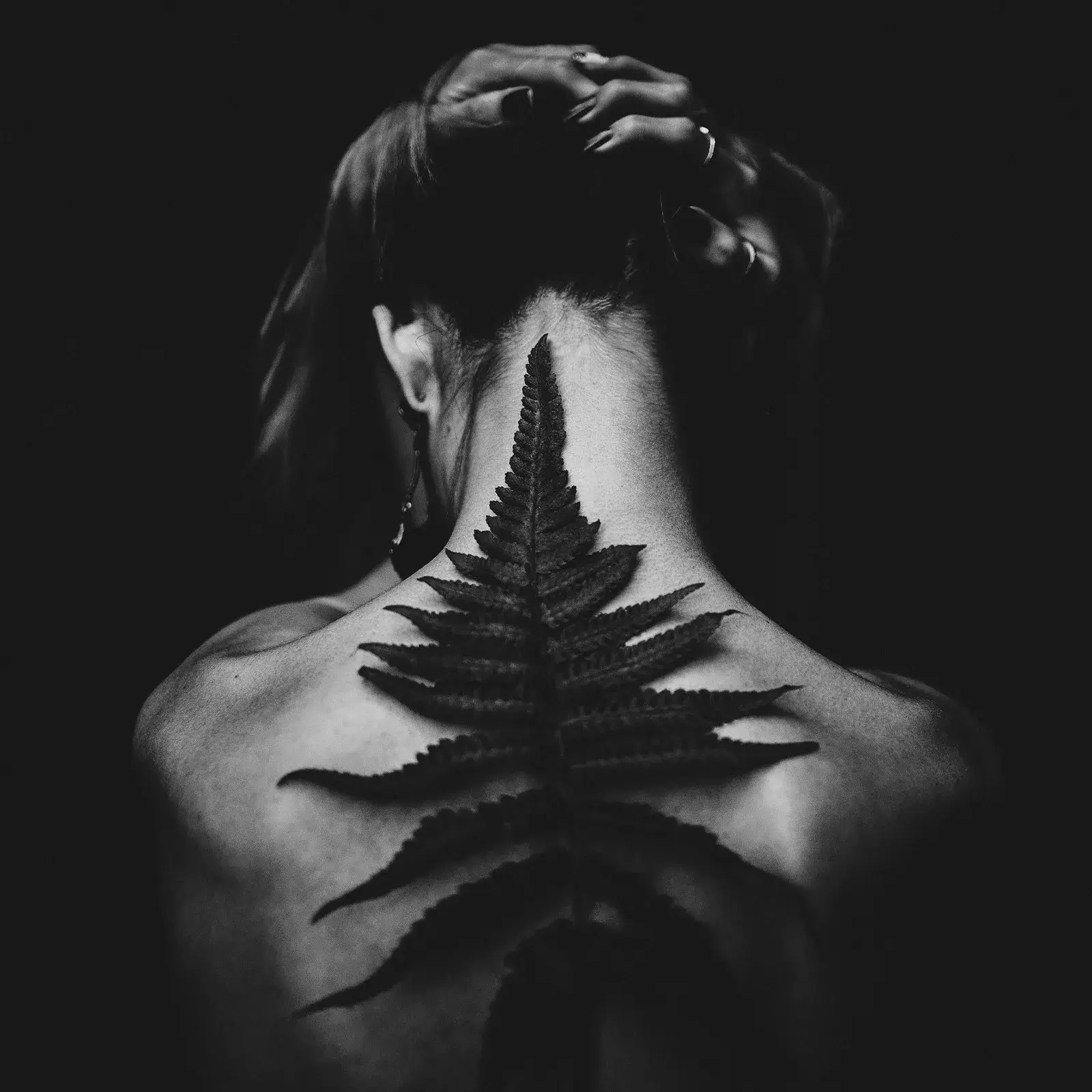 Femme Frame Focus: Bjelle's Unique Perspective on Monochrome Narratives