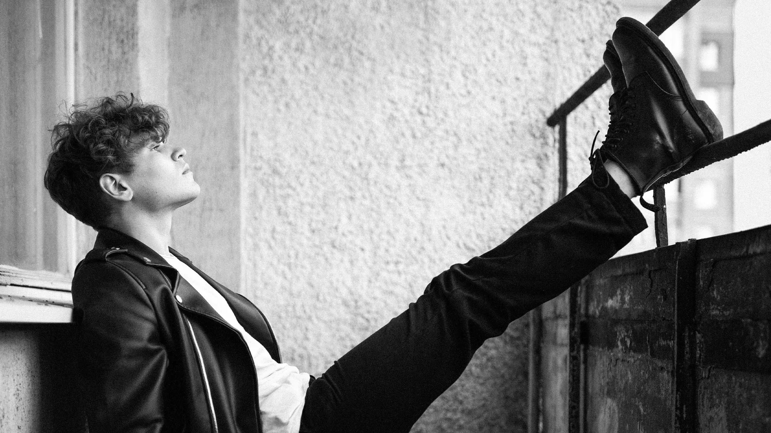 Beyond Hues: Bjelle's Journey into the Soul of Monochrome Mastery