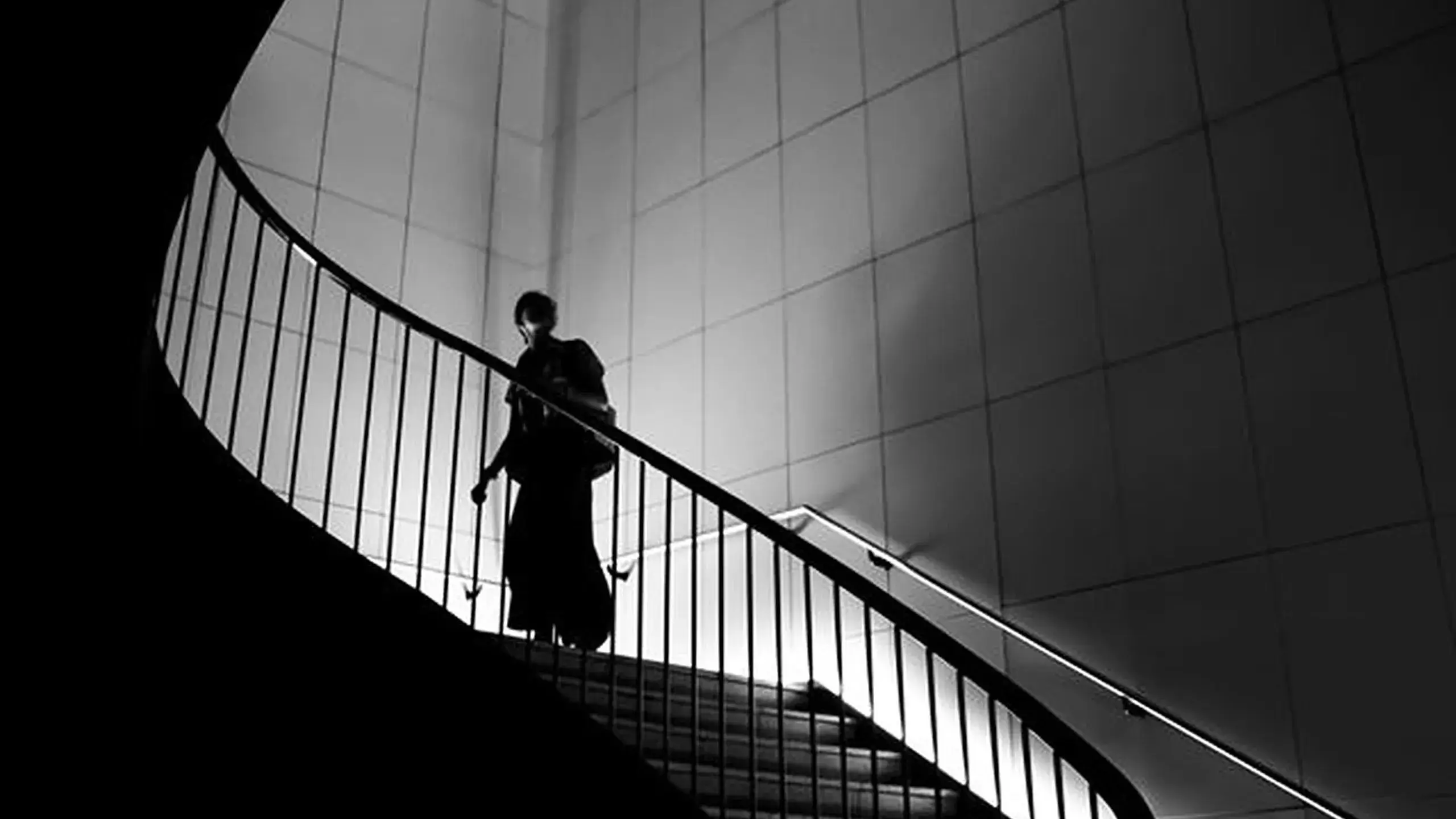 Capturing Essence: The Timeless Allure of Bjelle's Mono­chromatic Frames