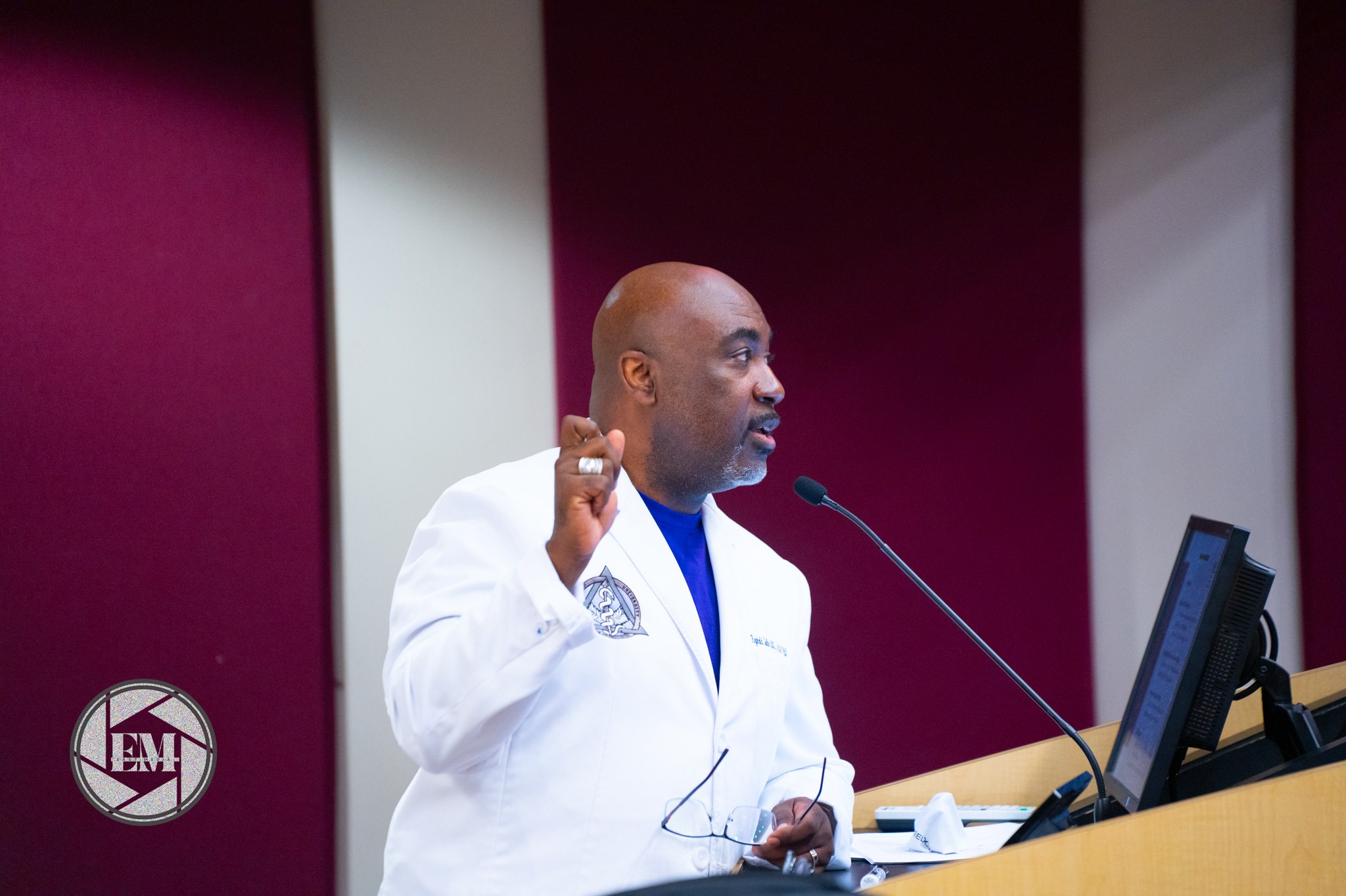 image of a diverse team in a meeting (for a edtech)