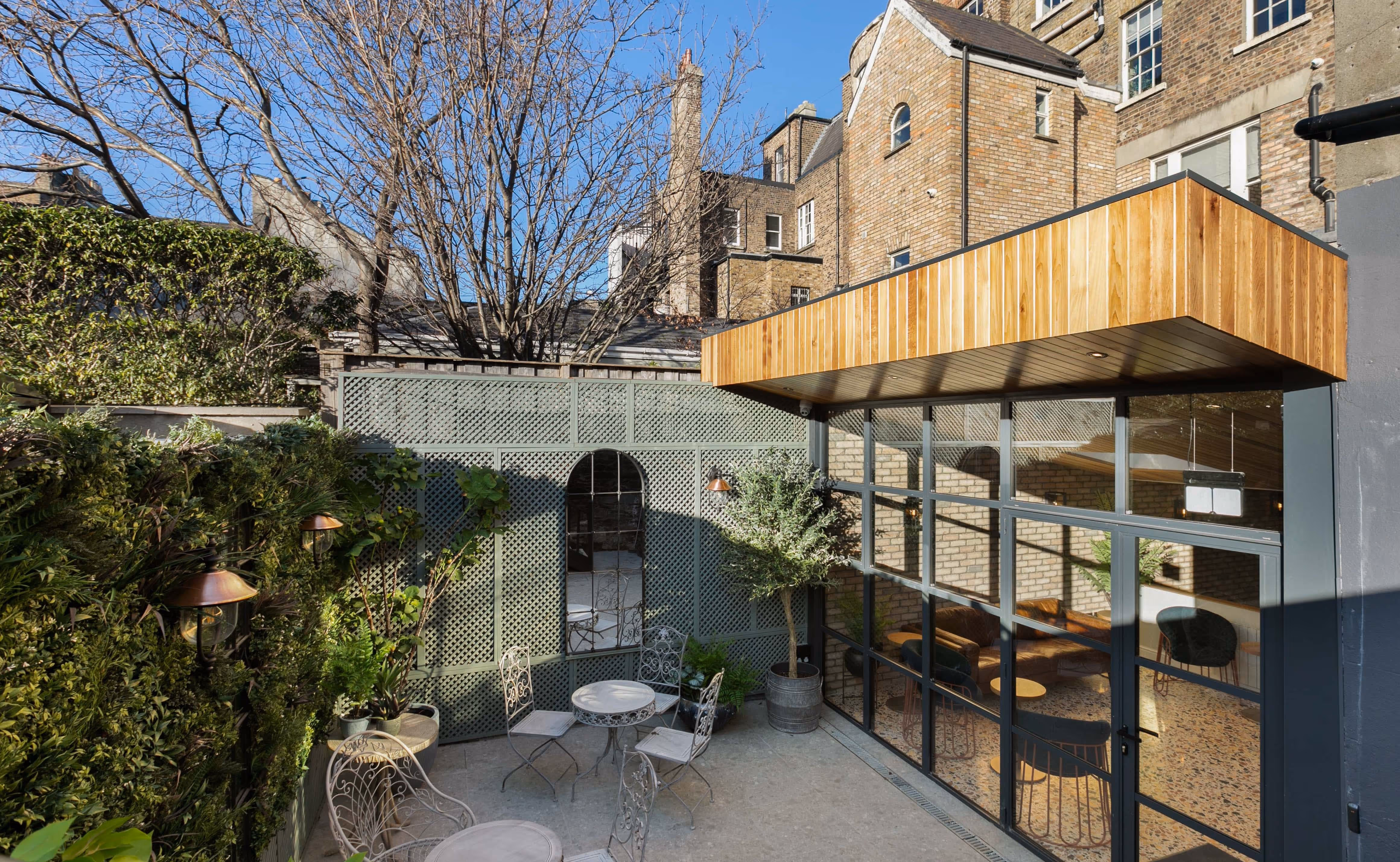Outdoor seating area at 29 Mount Street Upper