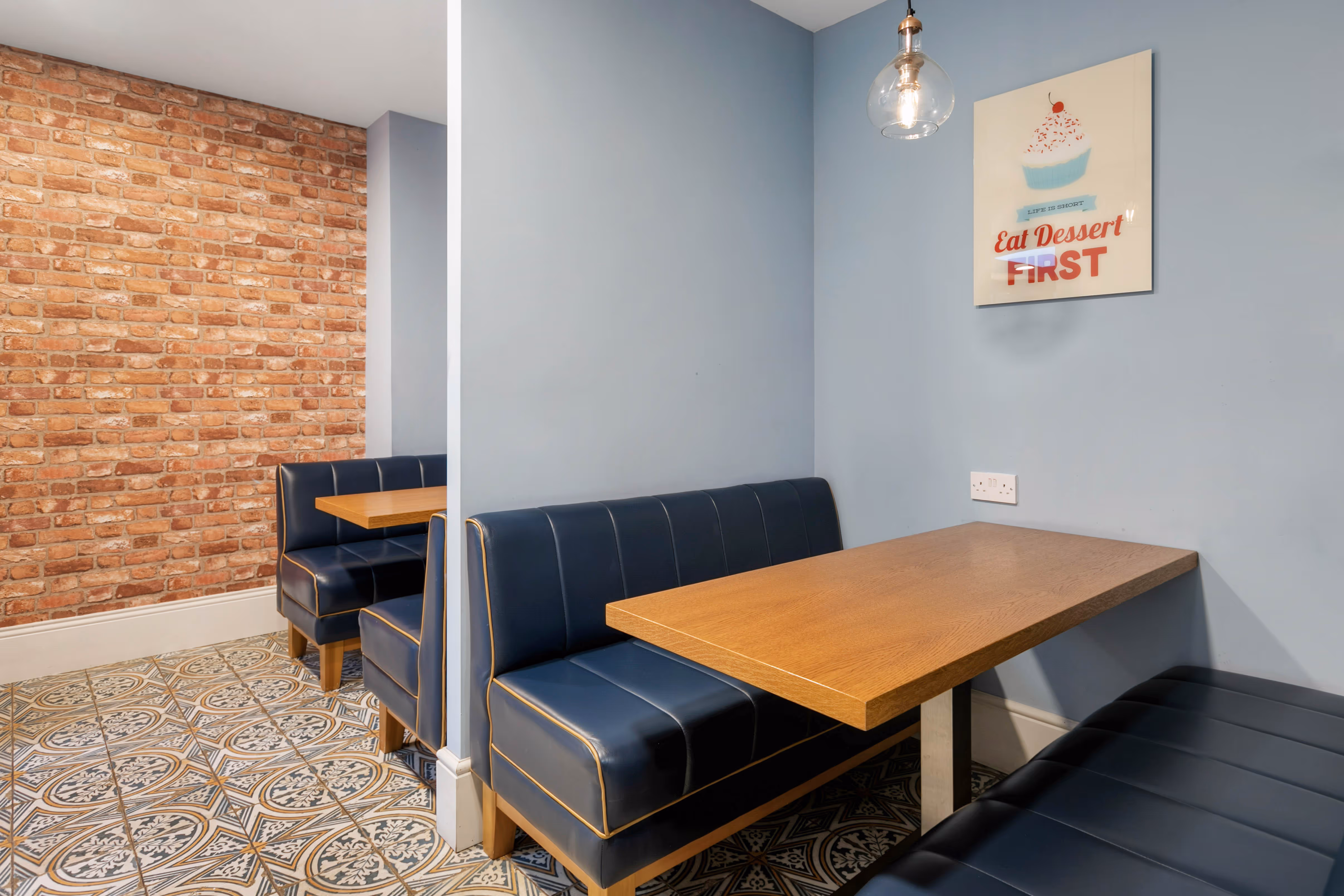 Seating at 26-27 Mount Street Upper