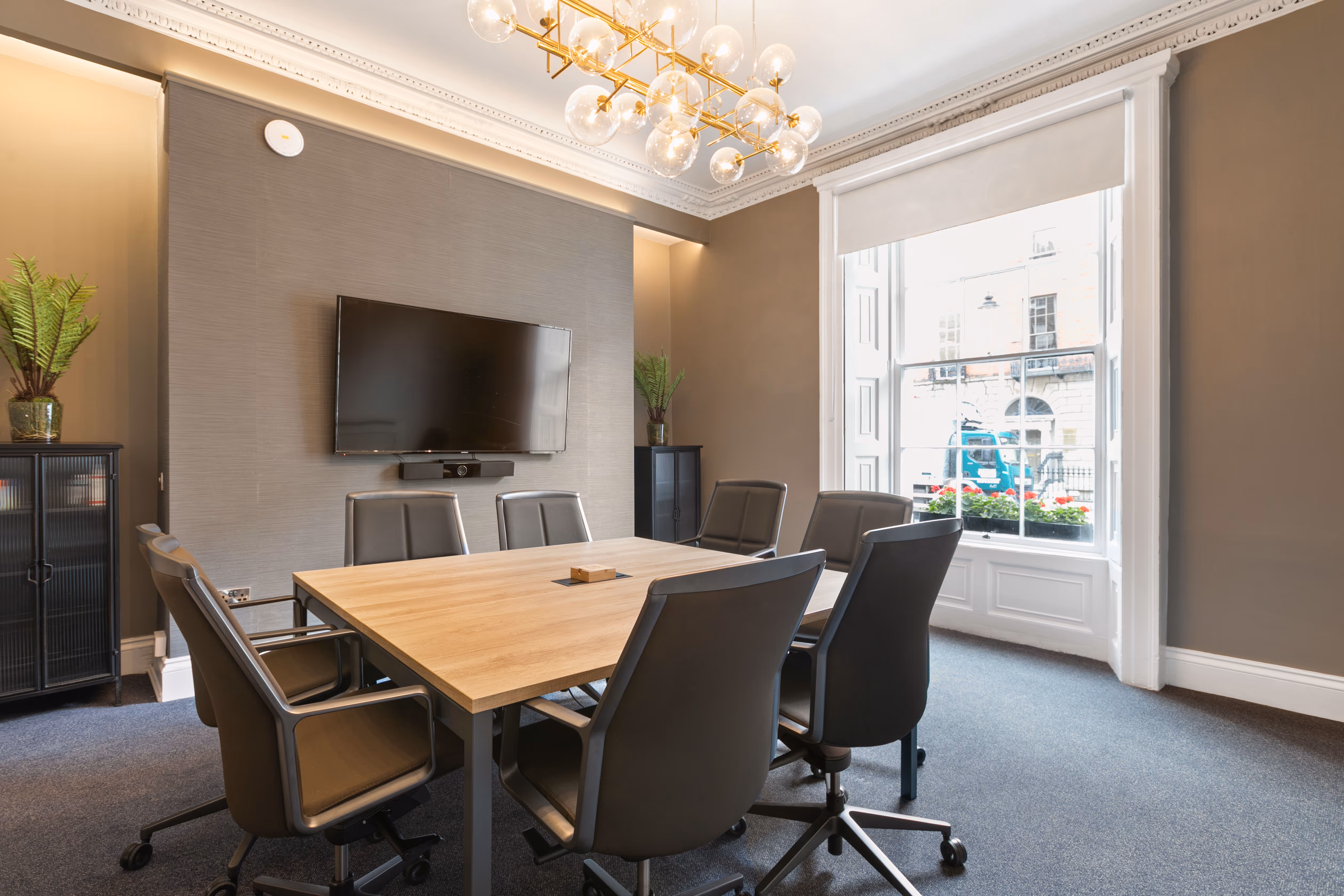 Client-ready meeting space at 26-27 Mount Street Upper