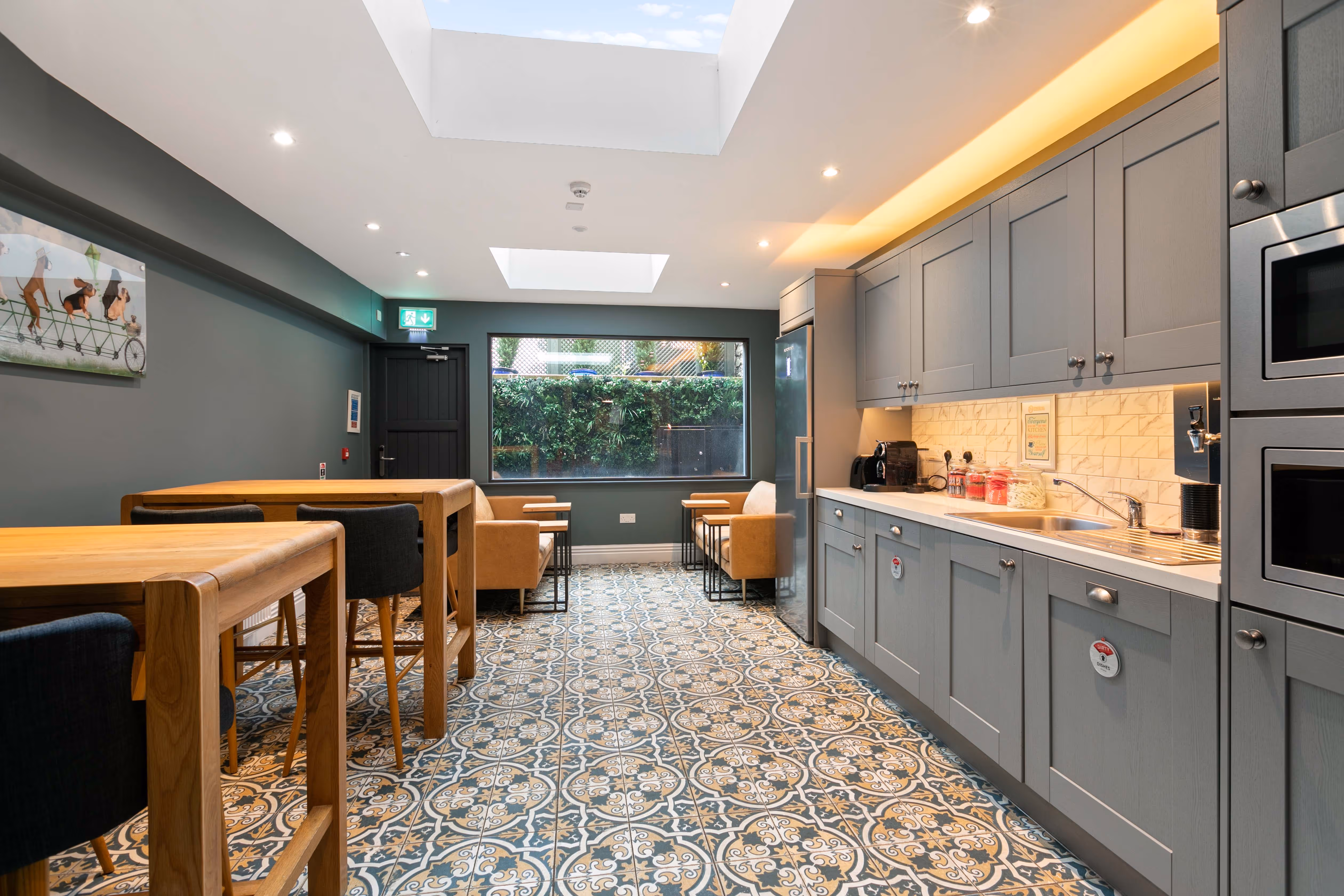 Communal kitchen space at 43 Fitzwilliam Place