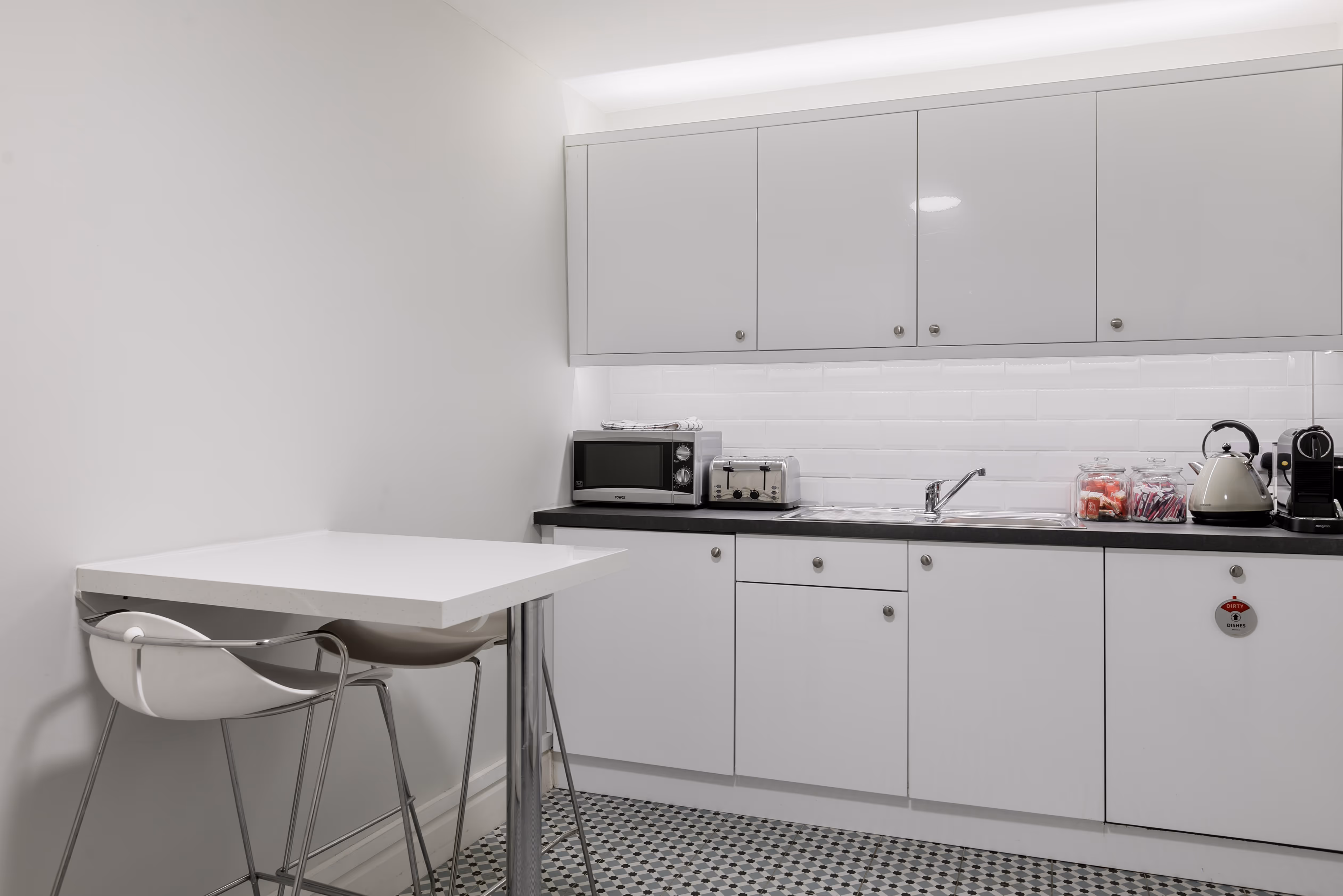 Communal kitchen space at 6 Mount Street Upper