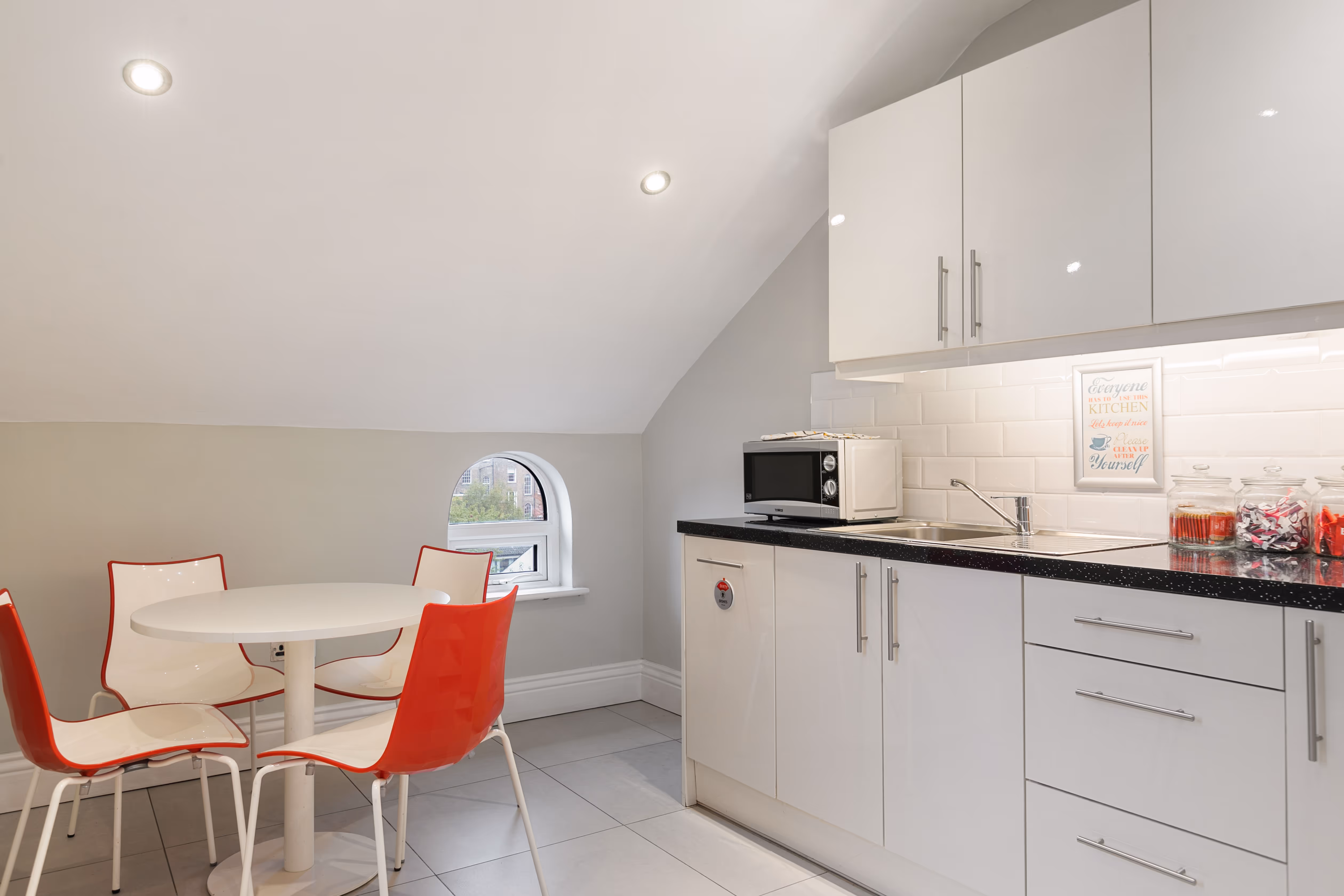 Communal kitchen space at 7-8 Mount Street Upper