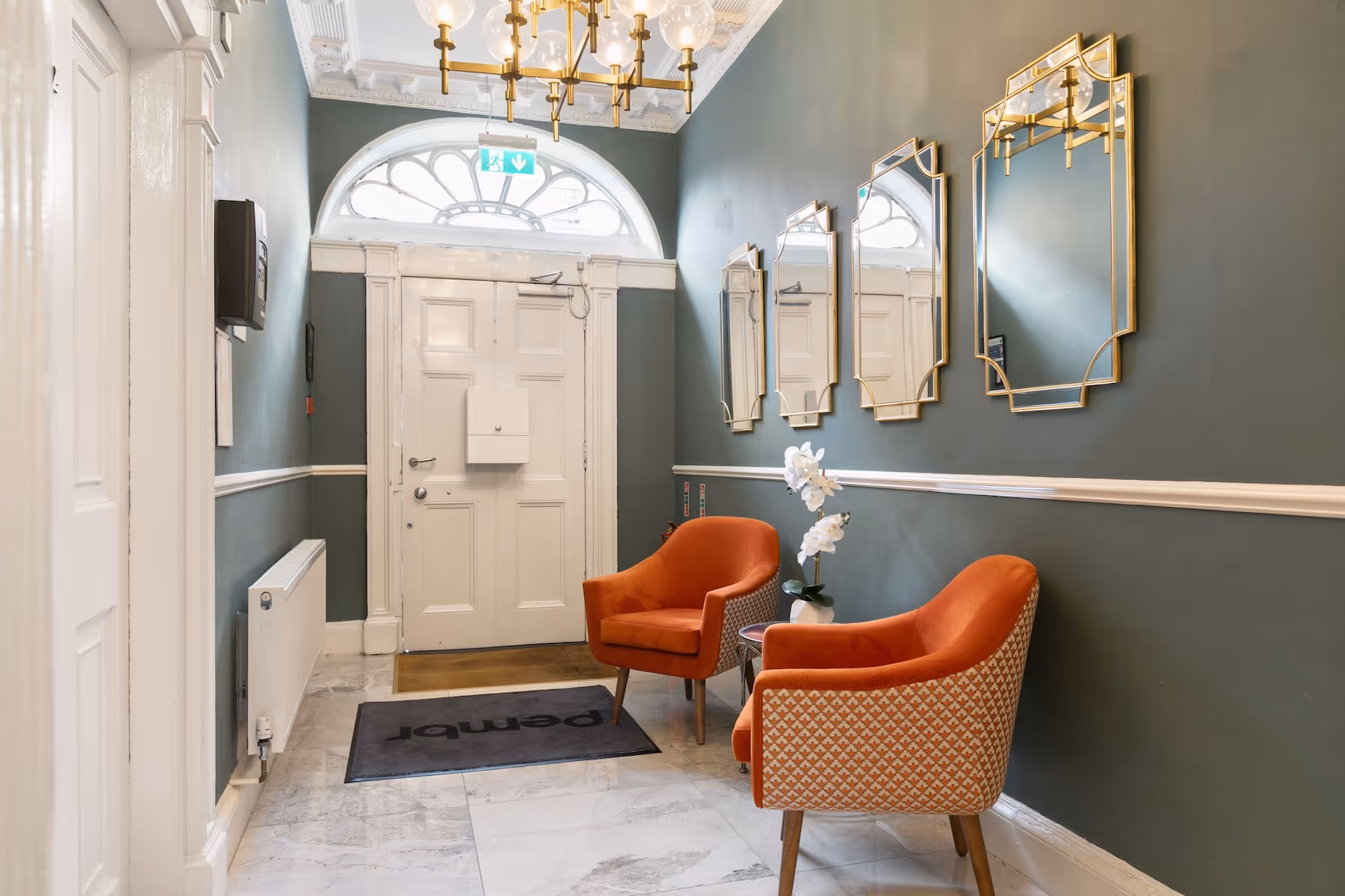 Entrance area at 29 Mount Street Upper
