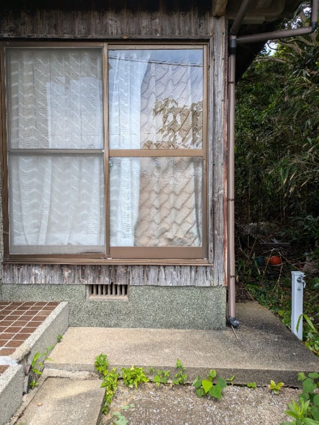 Discover a charming akiya in Iki, Kyushu, with great renovation potential. Old Houses Japan can help you get a free akiya in this scenic area.