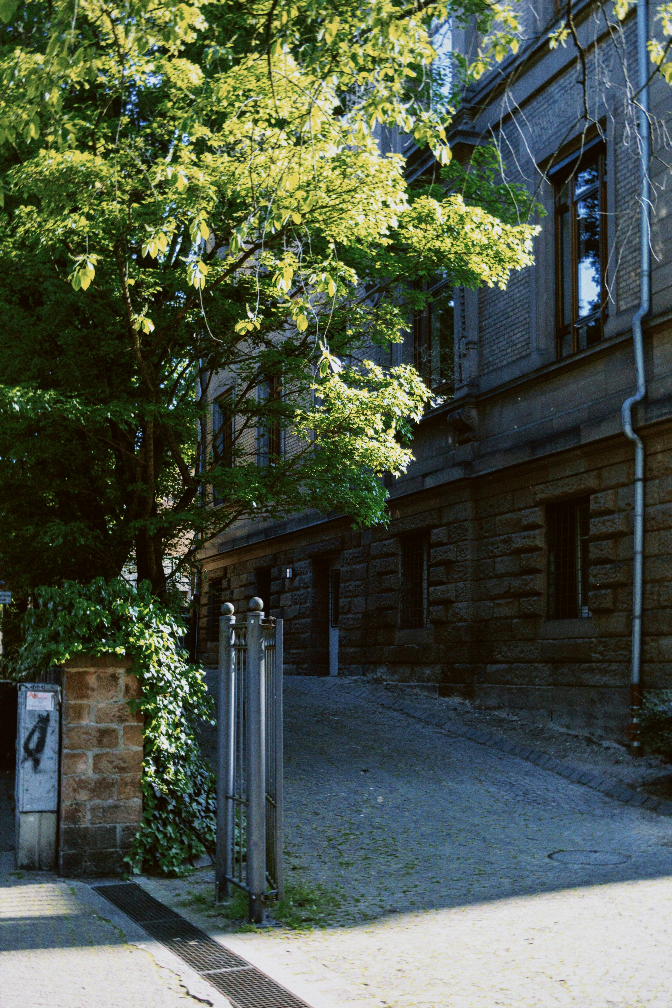 Yes, foreigners can own property in Japan—including land and homes. No residency or citizenship required. Learn what documents you need, how to buy from overseas, and how FreeAkiya.com helps simplify the process for international buyers. 
