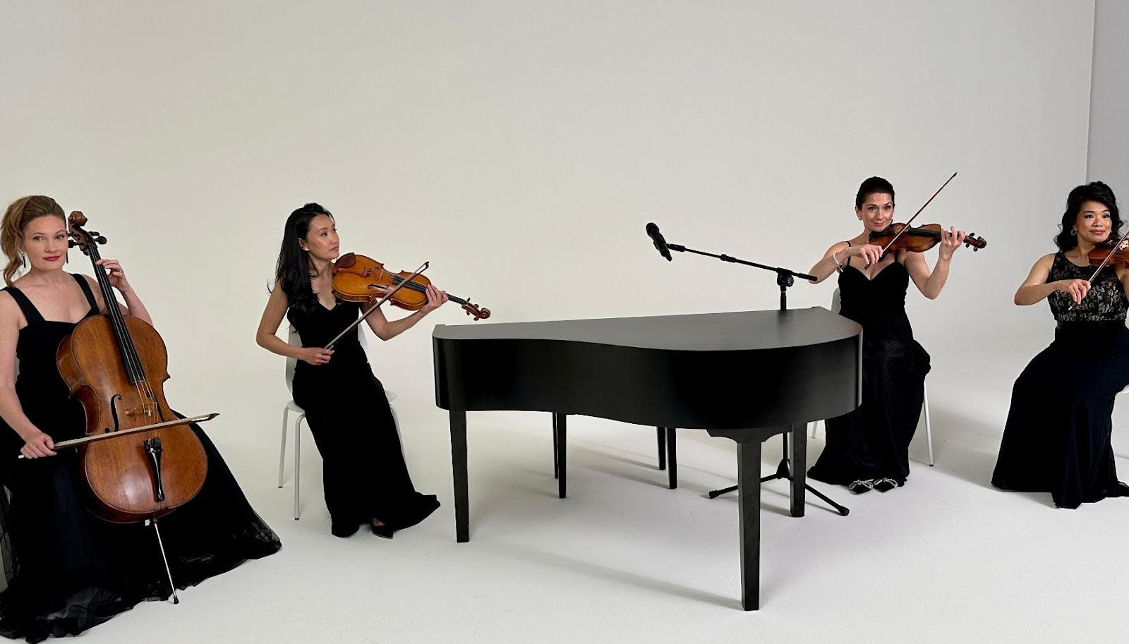 Beautiful bride and groom at Toronto wedding with live band entertainment