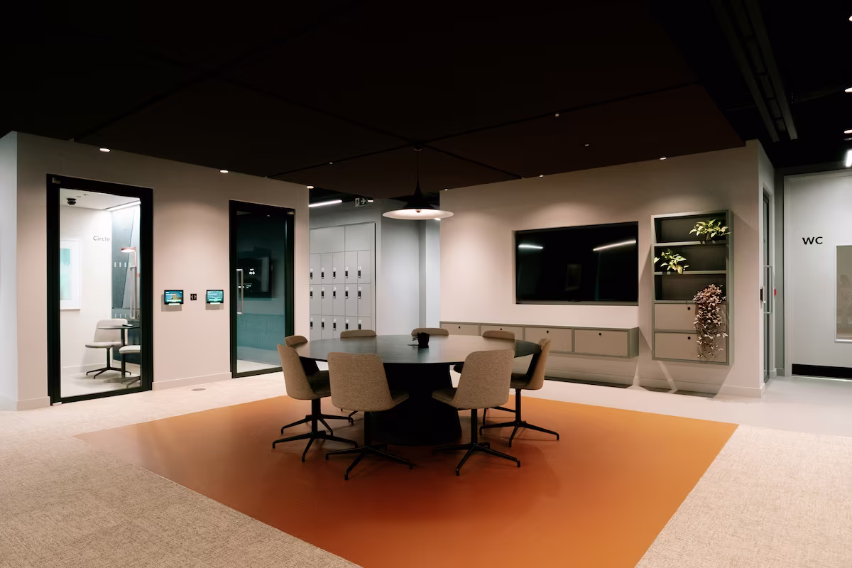 Future-proof workplace with flexible office layout designed to adapt to hybrid and changing work needs