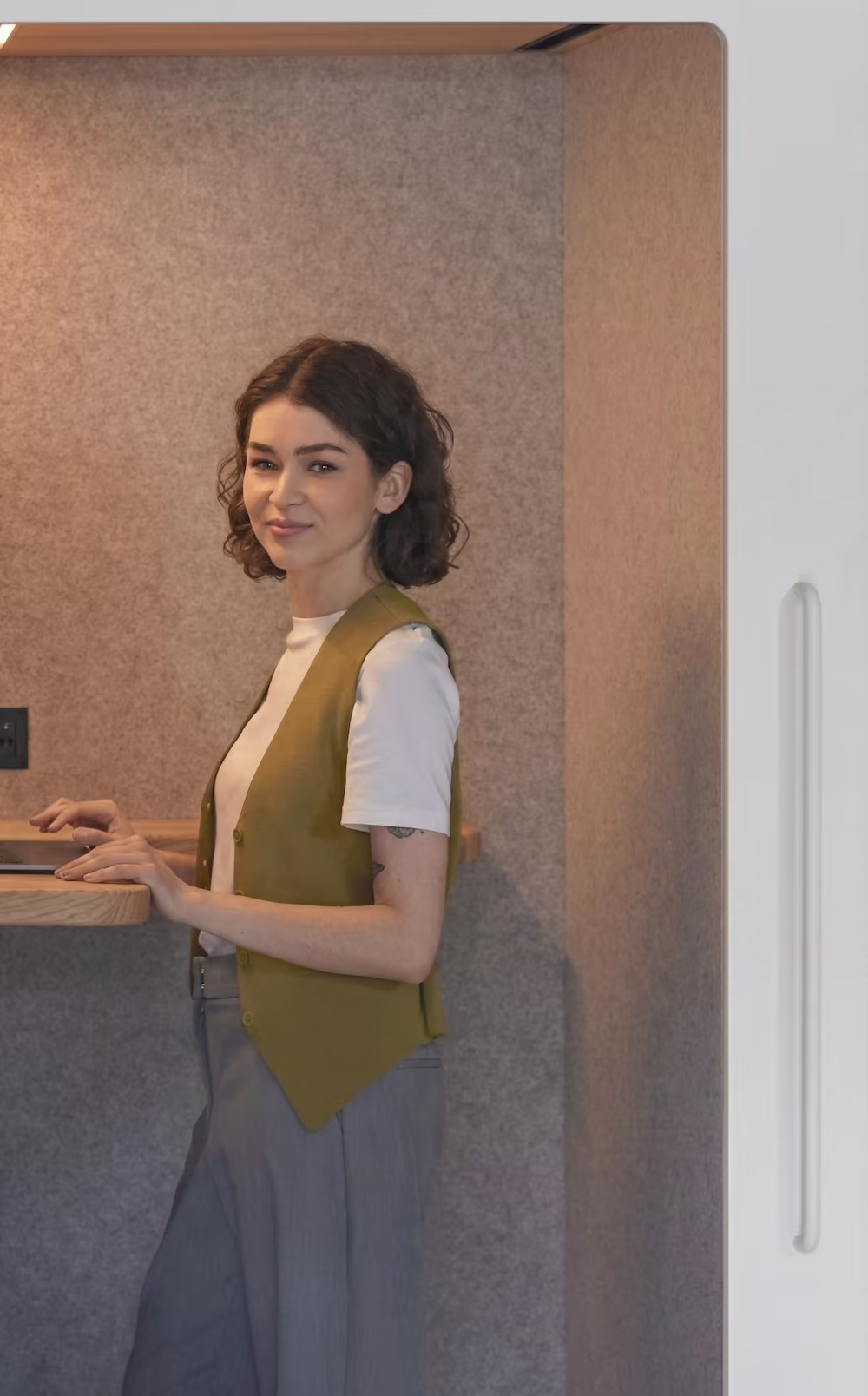 Person using a Persy Booth soundproof pod