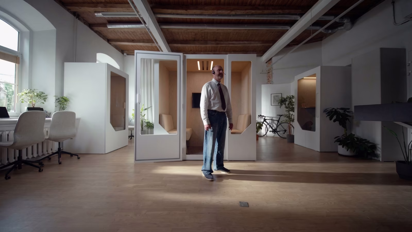 Showroom video preview