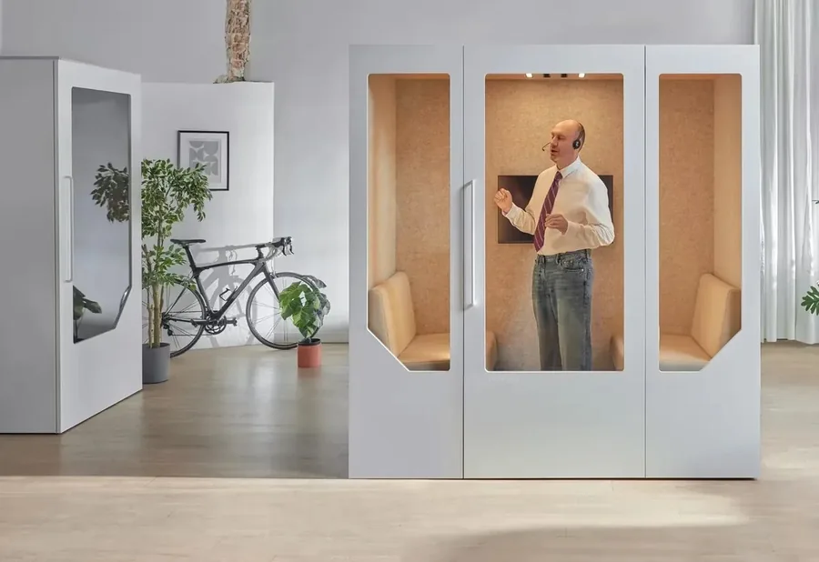 Persy booth with integrated hidden casters for moving it around the office
