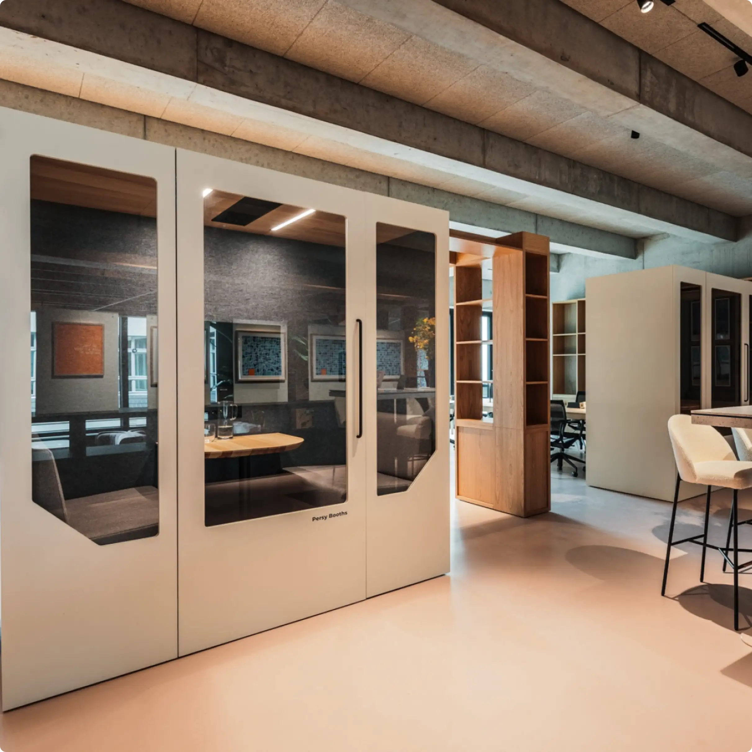 Persy Four office booth in office enviroment