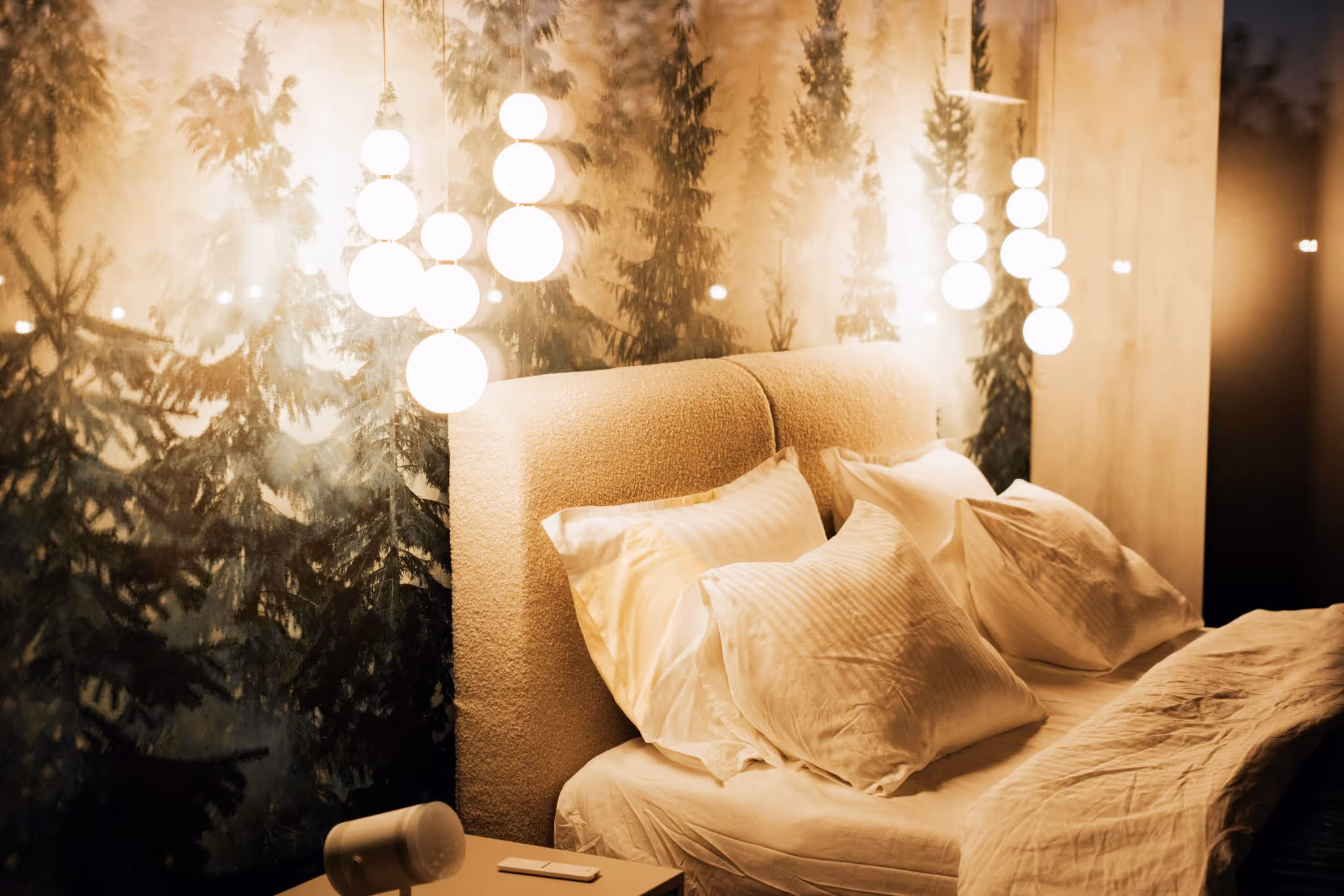 Interior de casă pasivă cu finisaje din materiale de organice folosite în casele modulare BIOBUILDS.