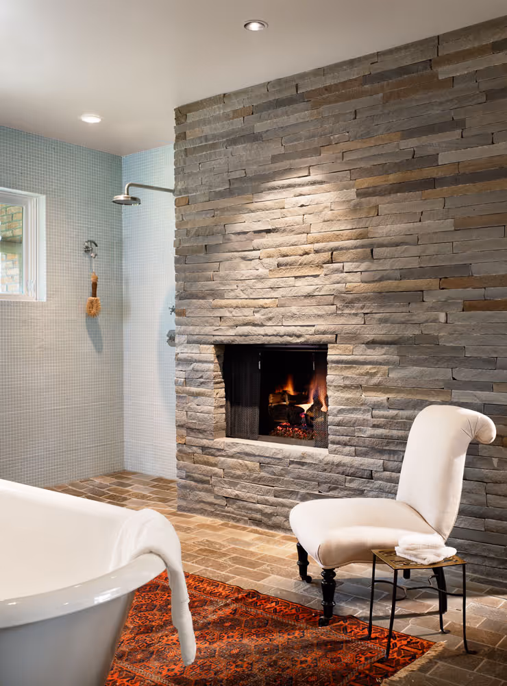 Warm and relaxed ranch-style bathroom