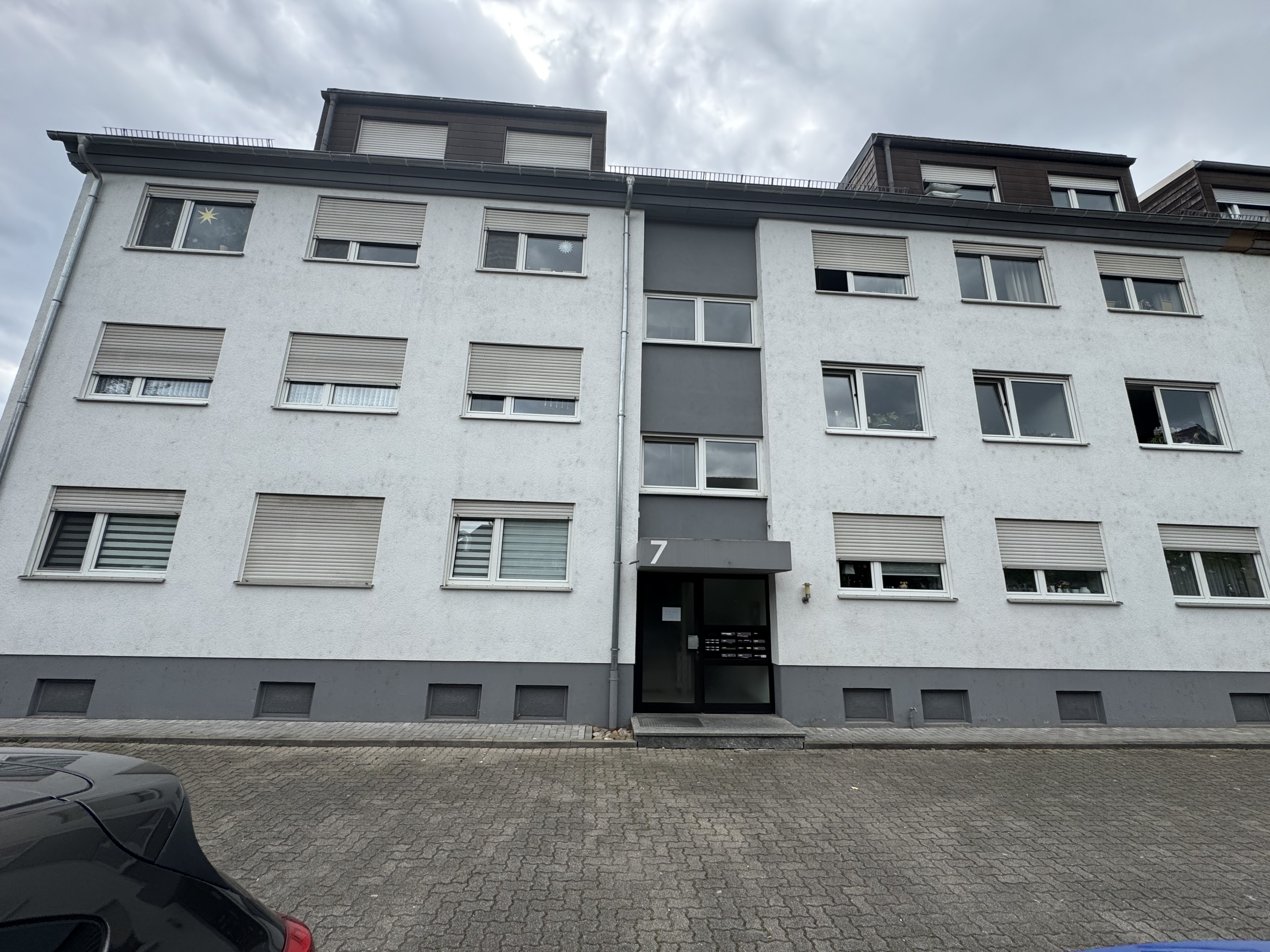 Attraktive Kapitalanlage - 12 Familienhaus