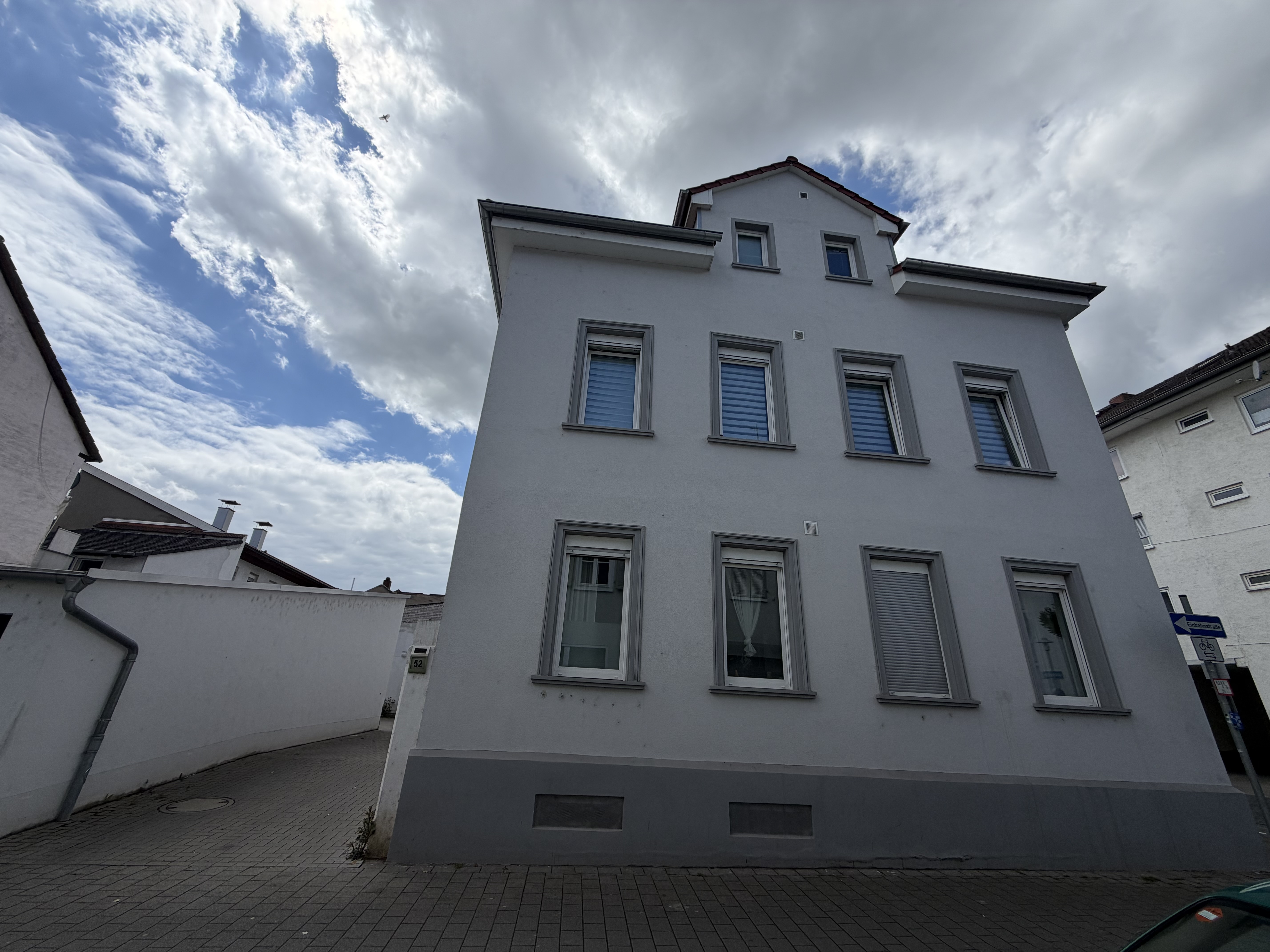 „Attraktives 5-Familienhaus mit Garage in gefragter Lage“