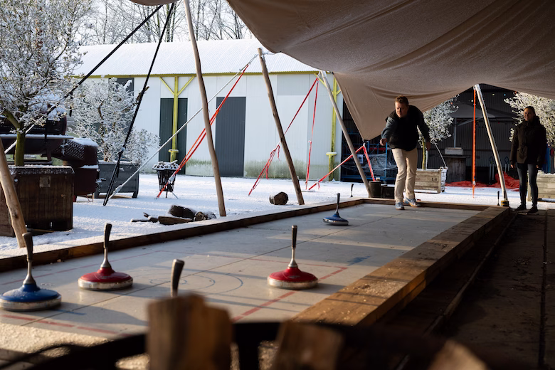 Curling Winter Wonder Yard