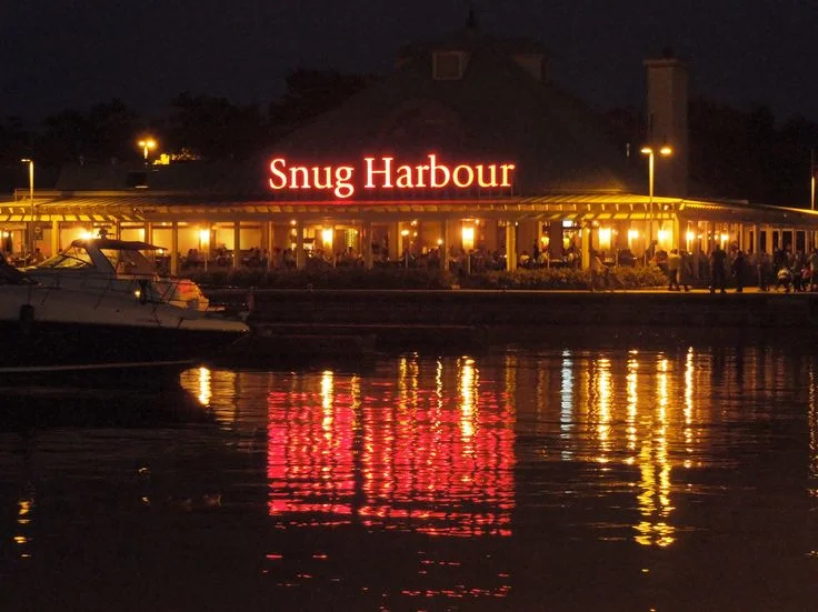 Snug Harbour Restaurant – Among the best seafood restaurants in Mississauga with marina views.