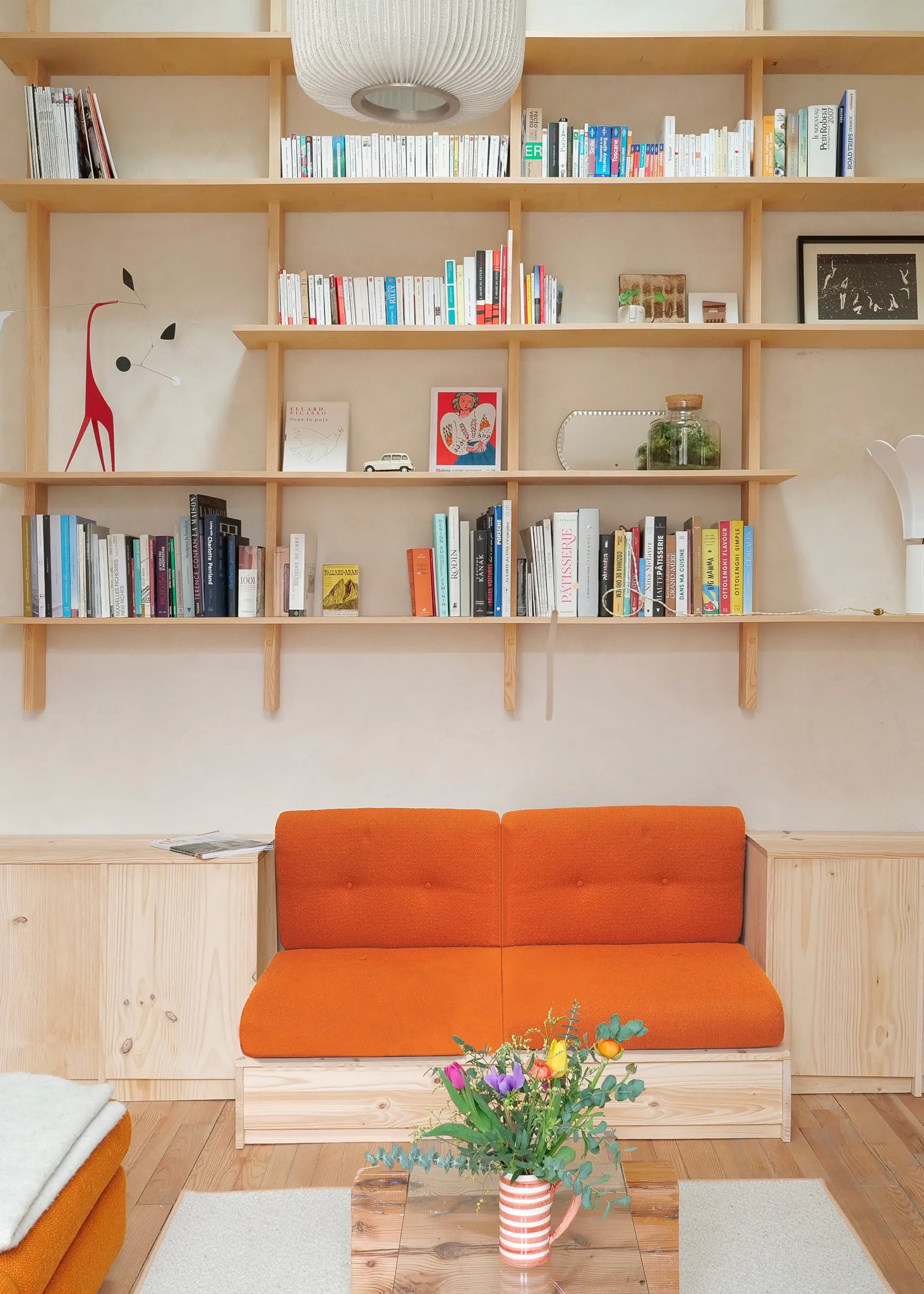 bibliothèque en bois dans salon à Bordeaux