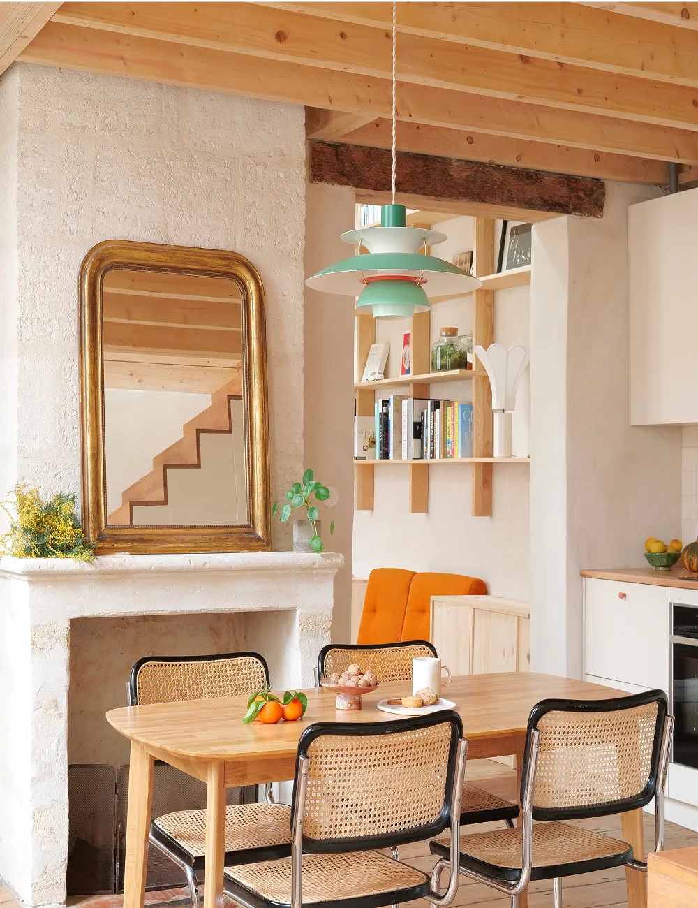 salon salle à manger avec table en bois à Bordeaux