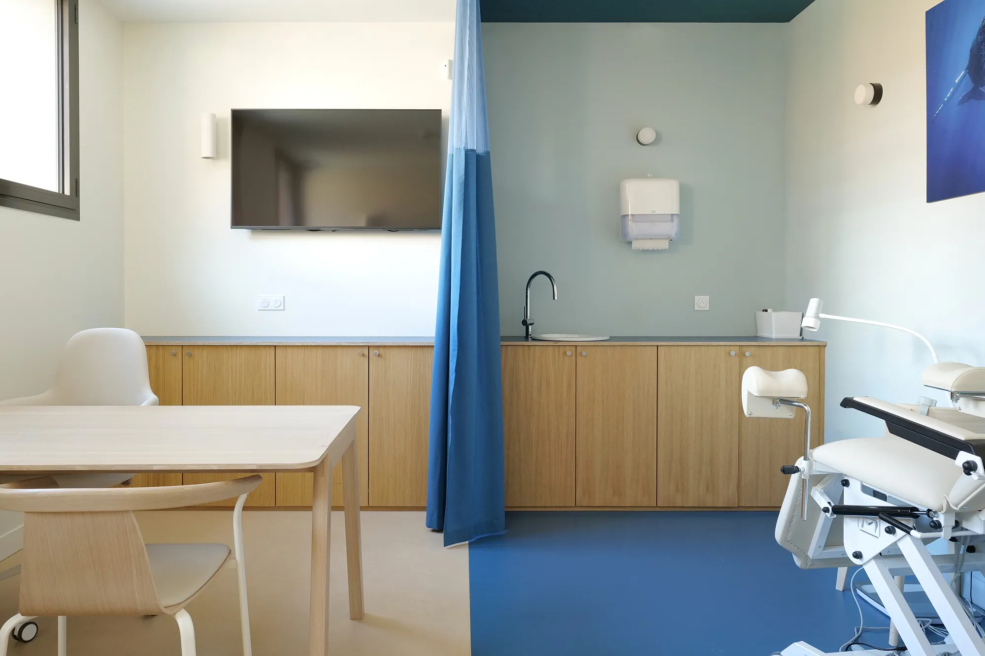 cabinet médical avec meubles en bois