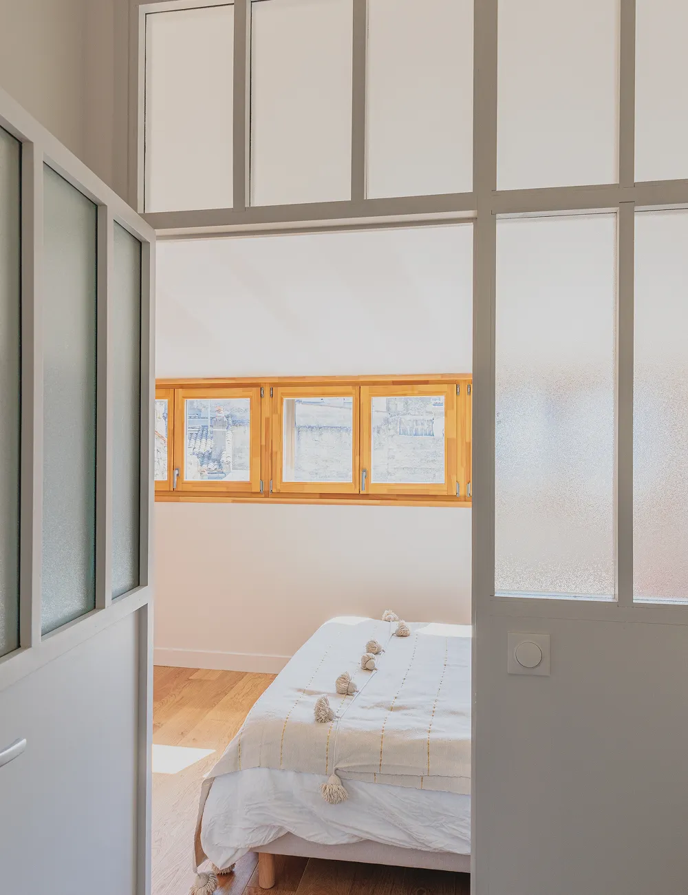 verrière en bois avec vue chambre