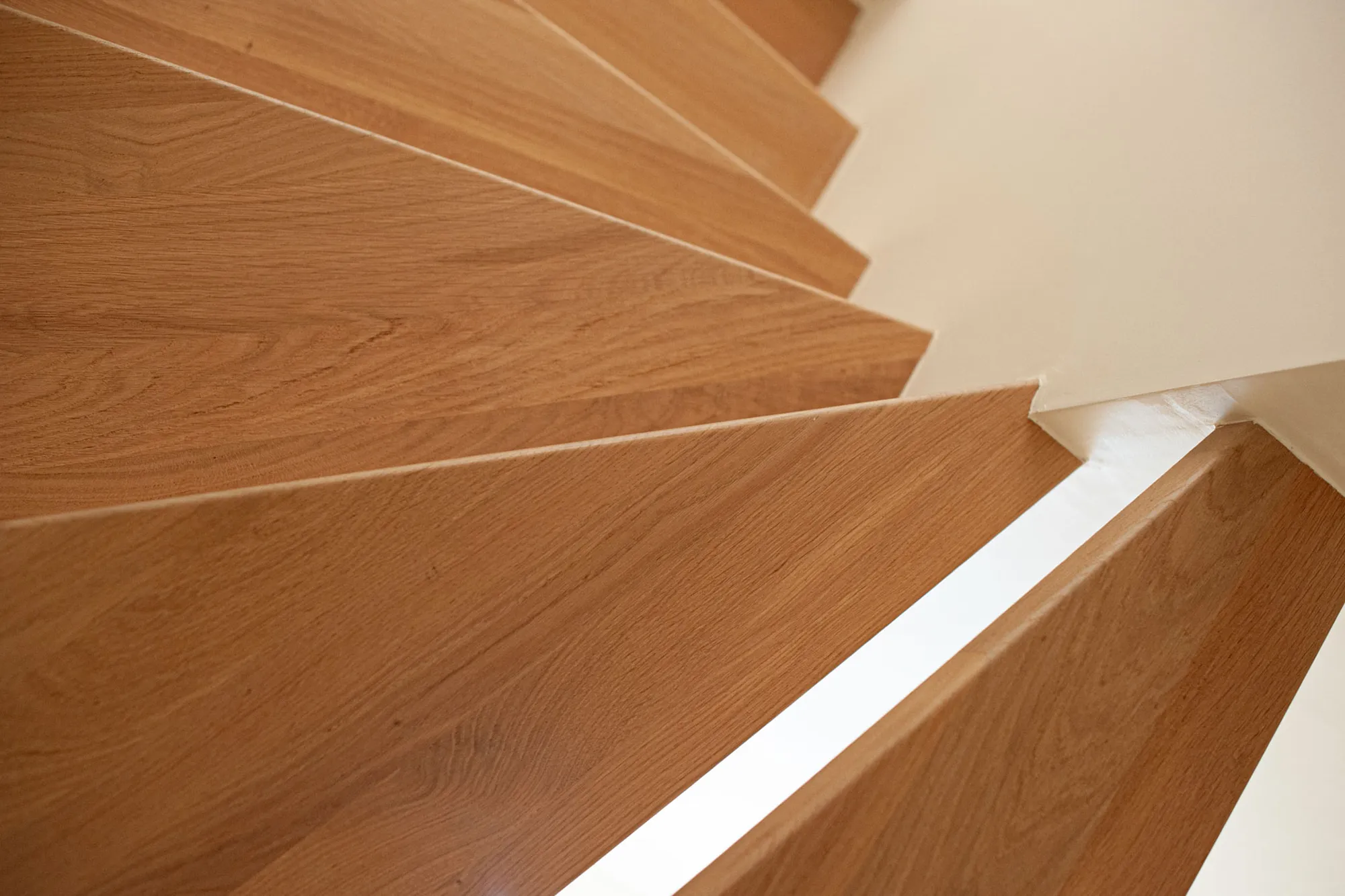 détail de marches en bois escalier en chêne massif